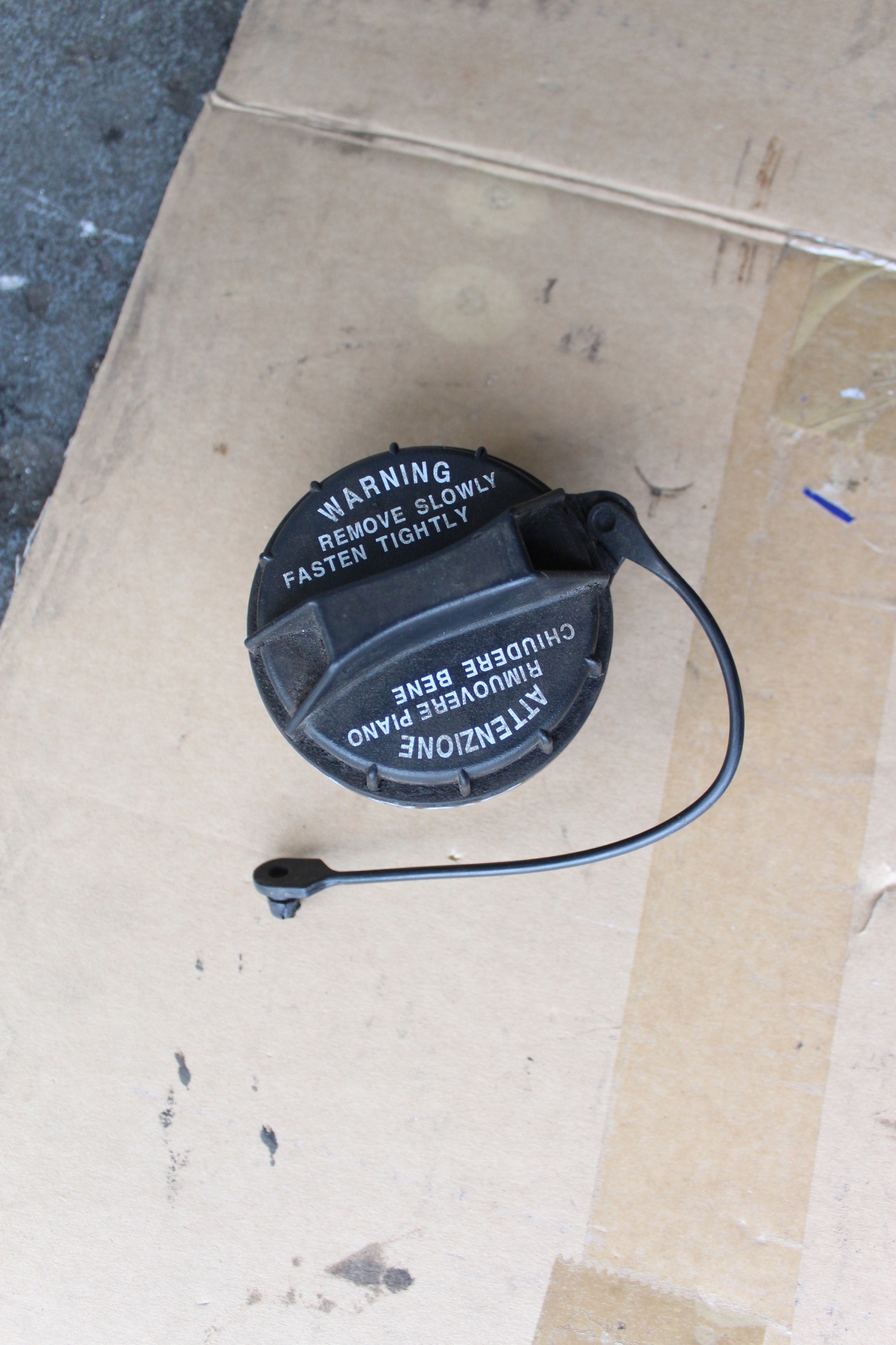 KIA PICANTO II LIFT BENZYNA KOREK WLEWU PALIWA