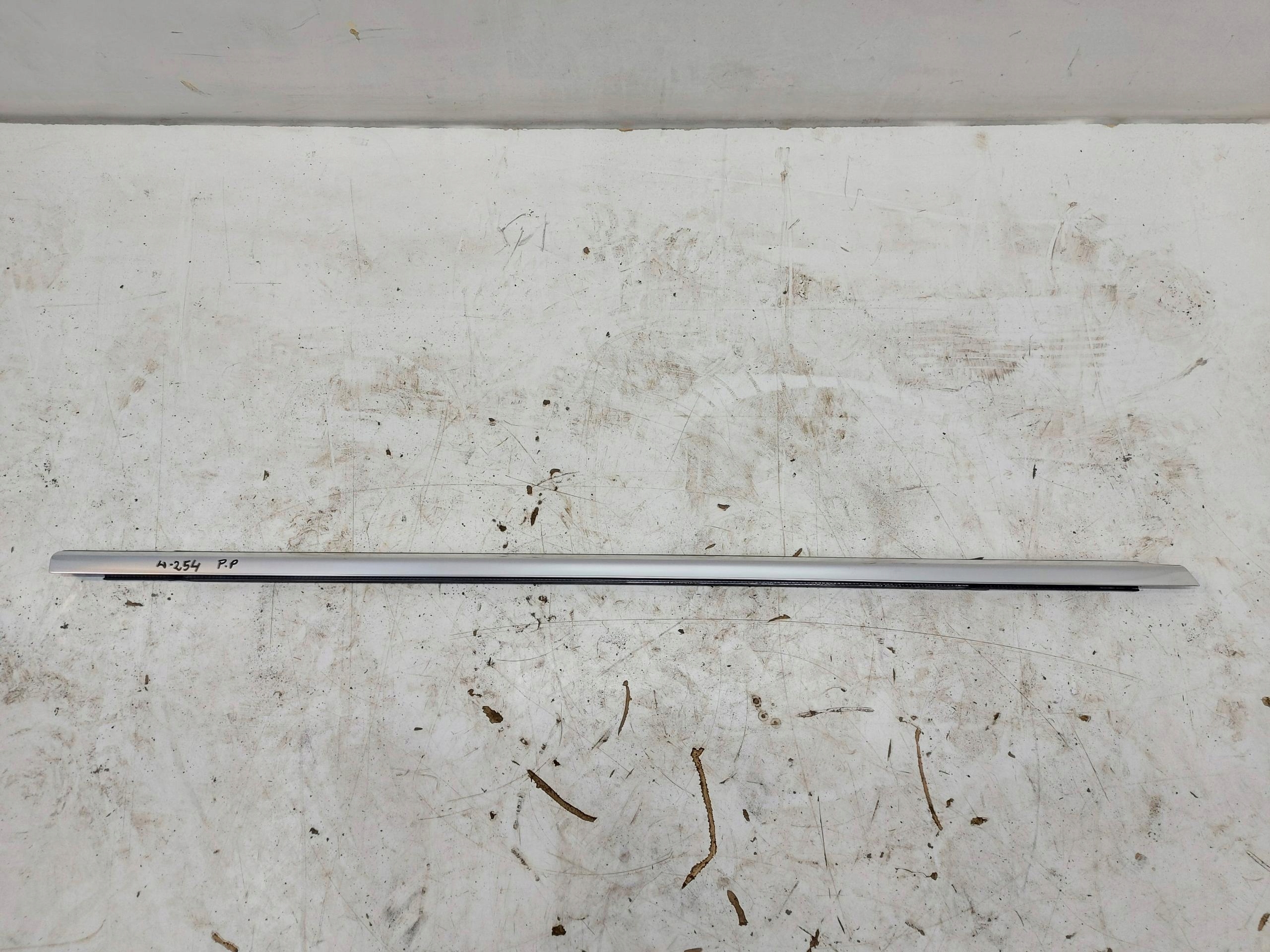 Mercedes W254 GLC 220d moulding dust right A2547200600