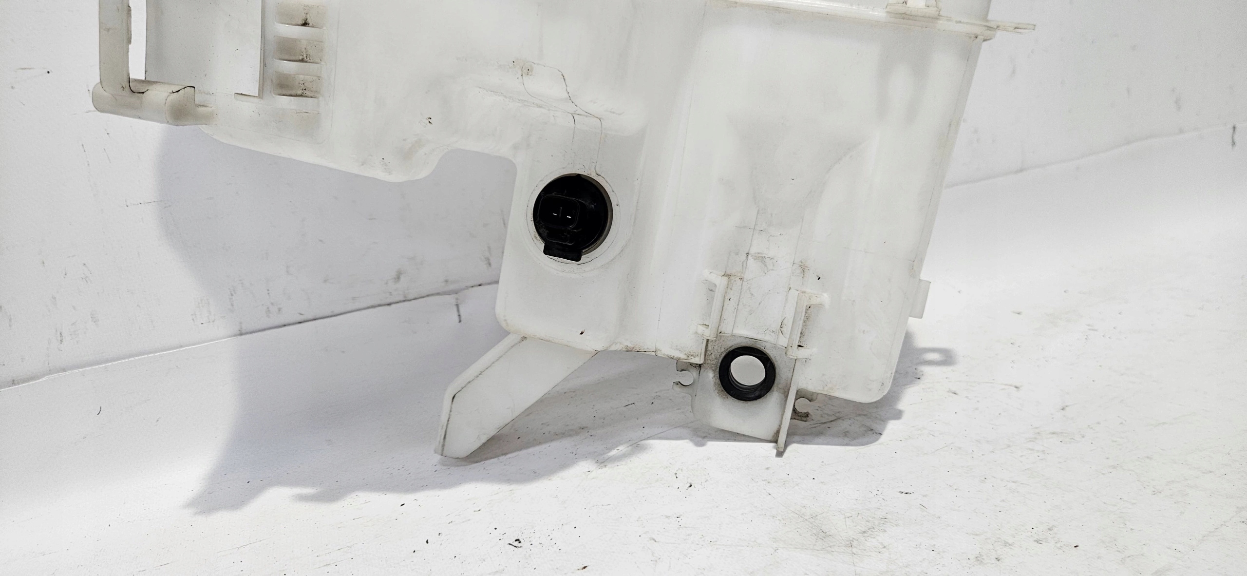 washer fluid tank TOYOTA HIGHLANDER IV 20
