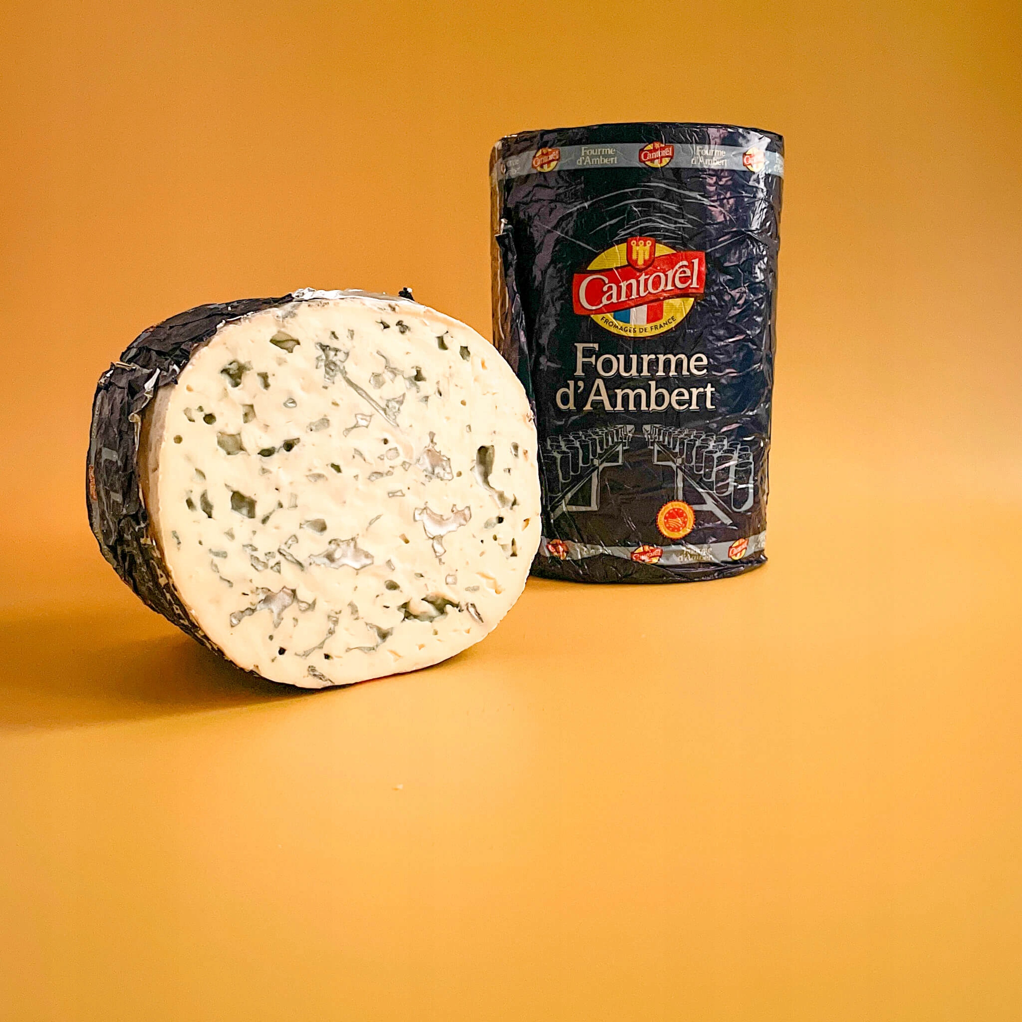 Fourme d'Ambert Aop – francuski ser pleśniowy z mleka krowiego 1 kg.