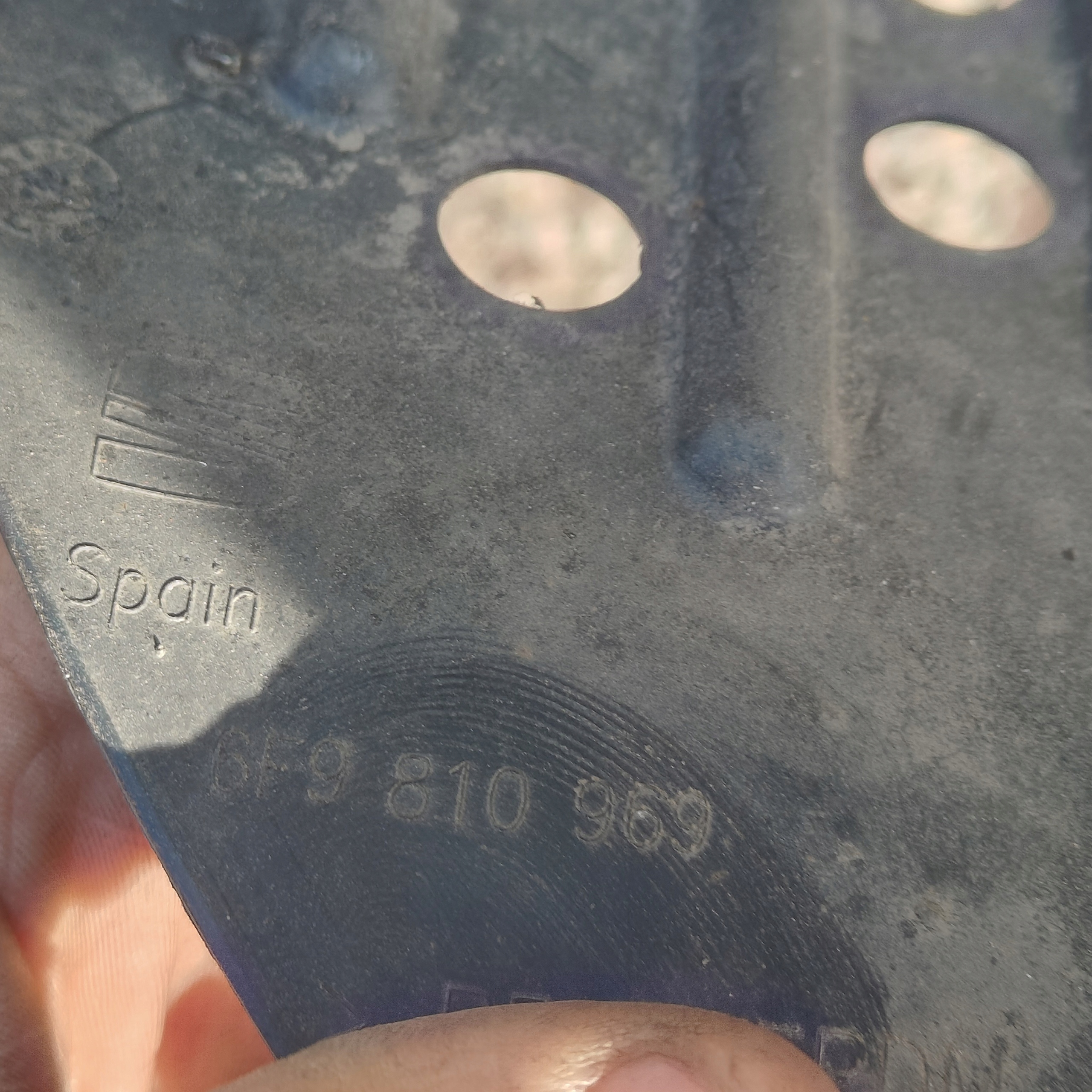 mudguard rear. rear part left SEAT ARONA 6f9810969