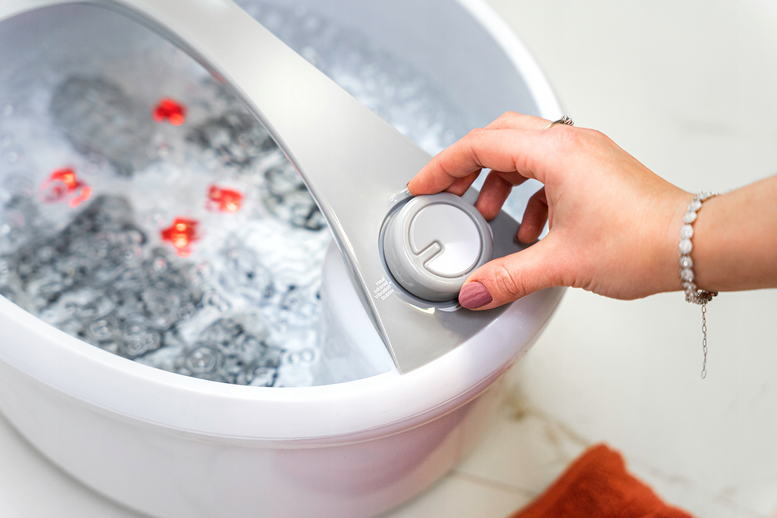 Masażer do stóp first austria PODGRZEWANIE WIBRACJE + BĄBELKI Rodzaj stóp