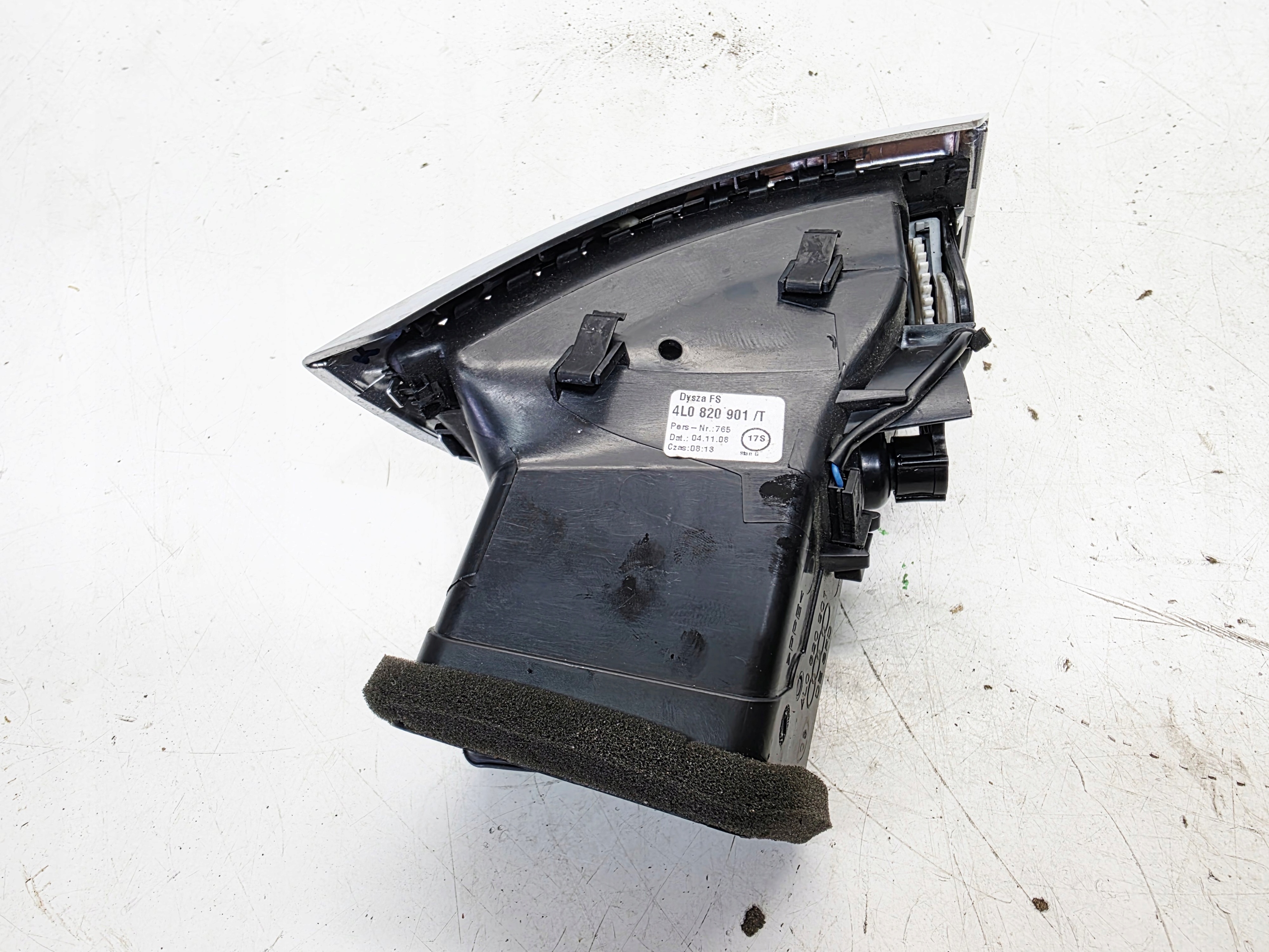 grid air conditioning devices left AUDI Q7 4L 4L0820901