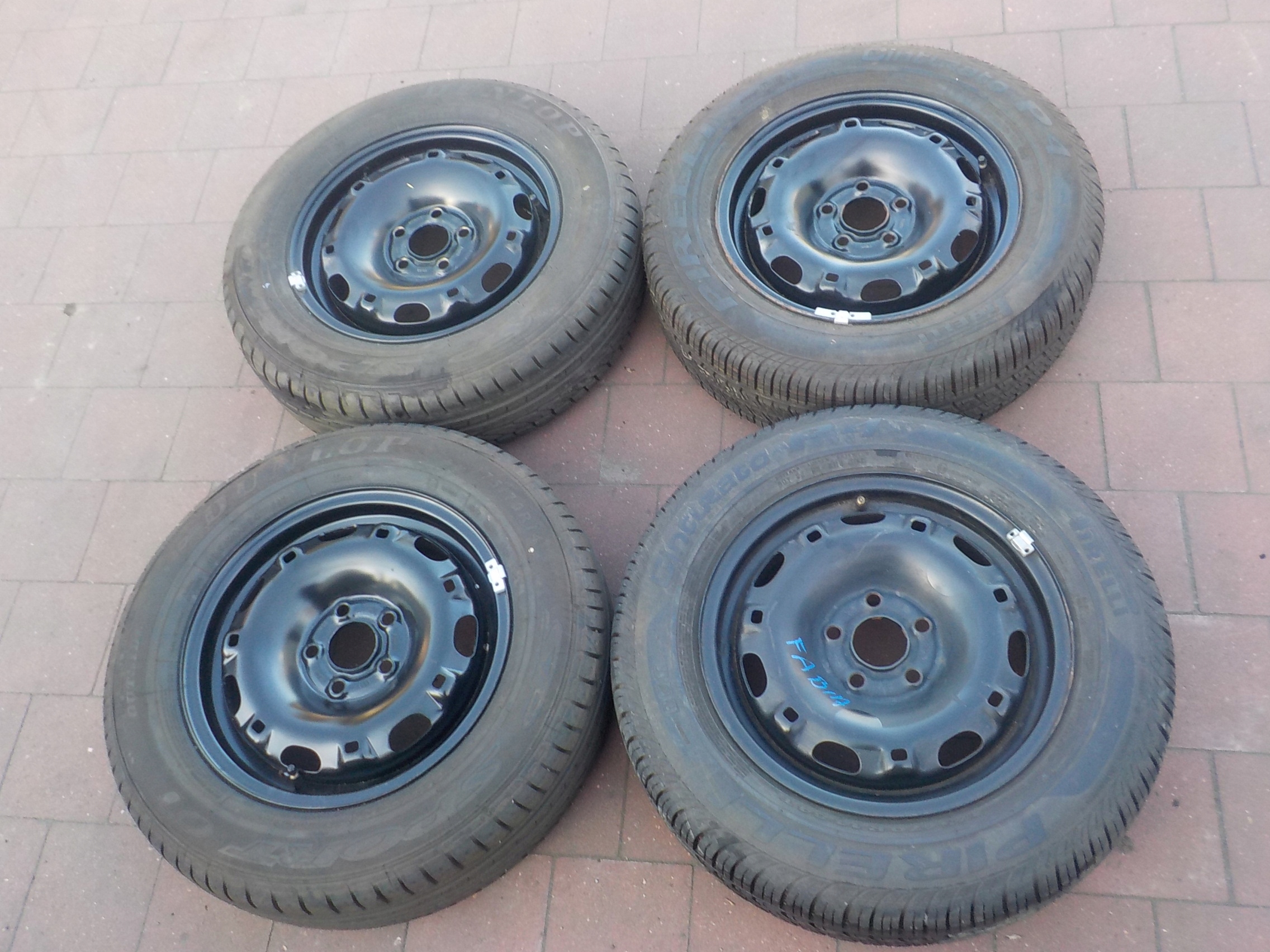 POLO FABIA FELGA STALOWA 14' Z OPONA