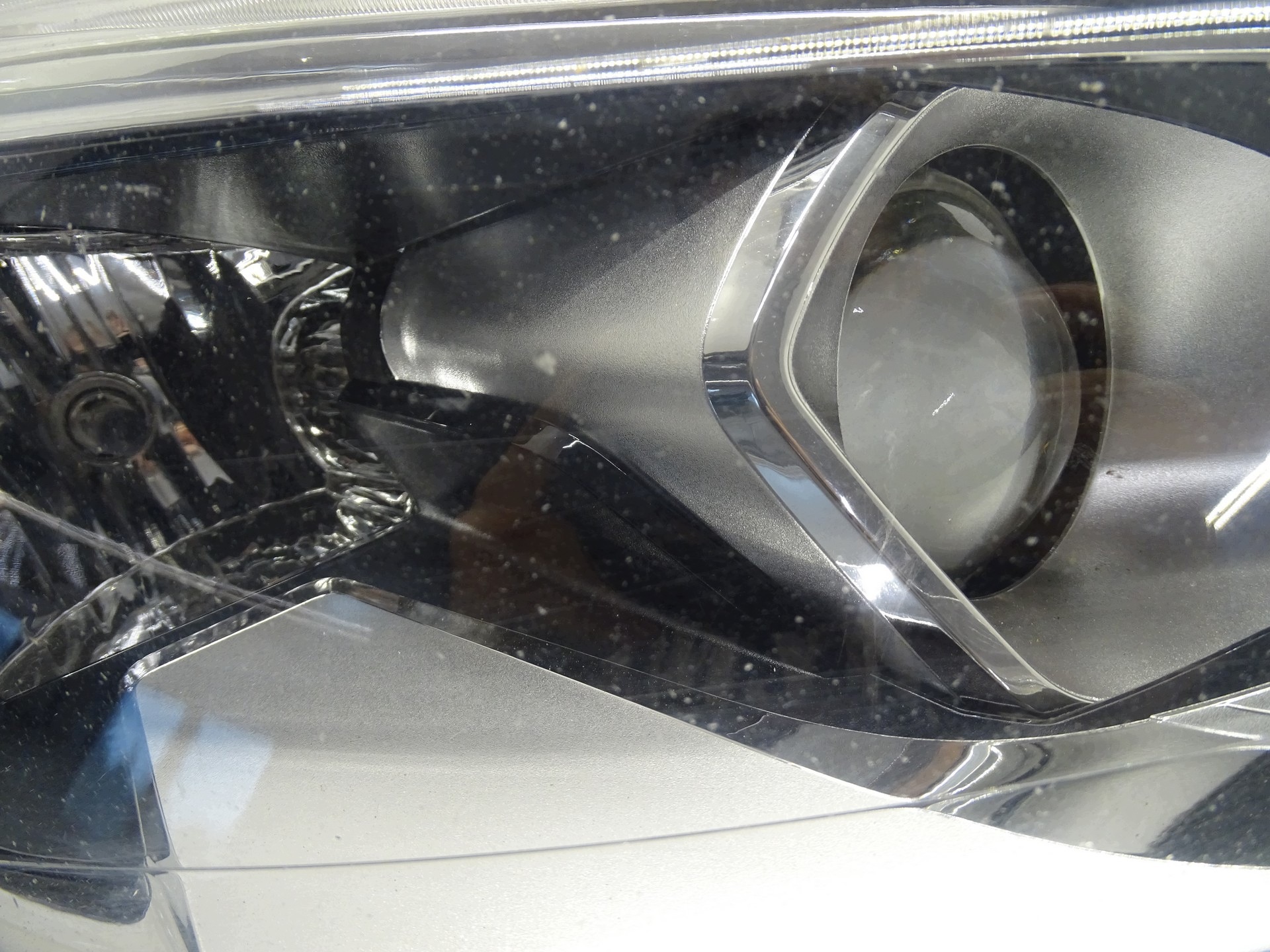 light front right PEUGEOT 208 UK 9810602280