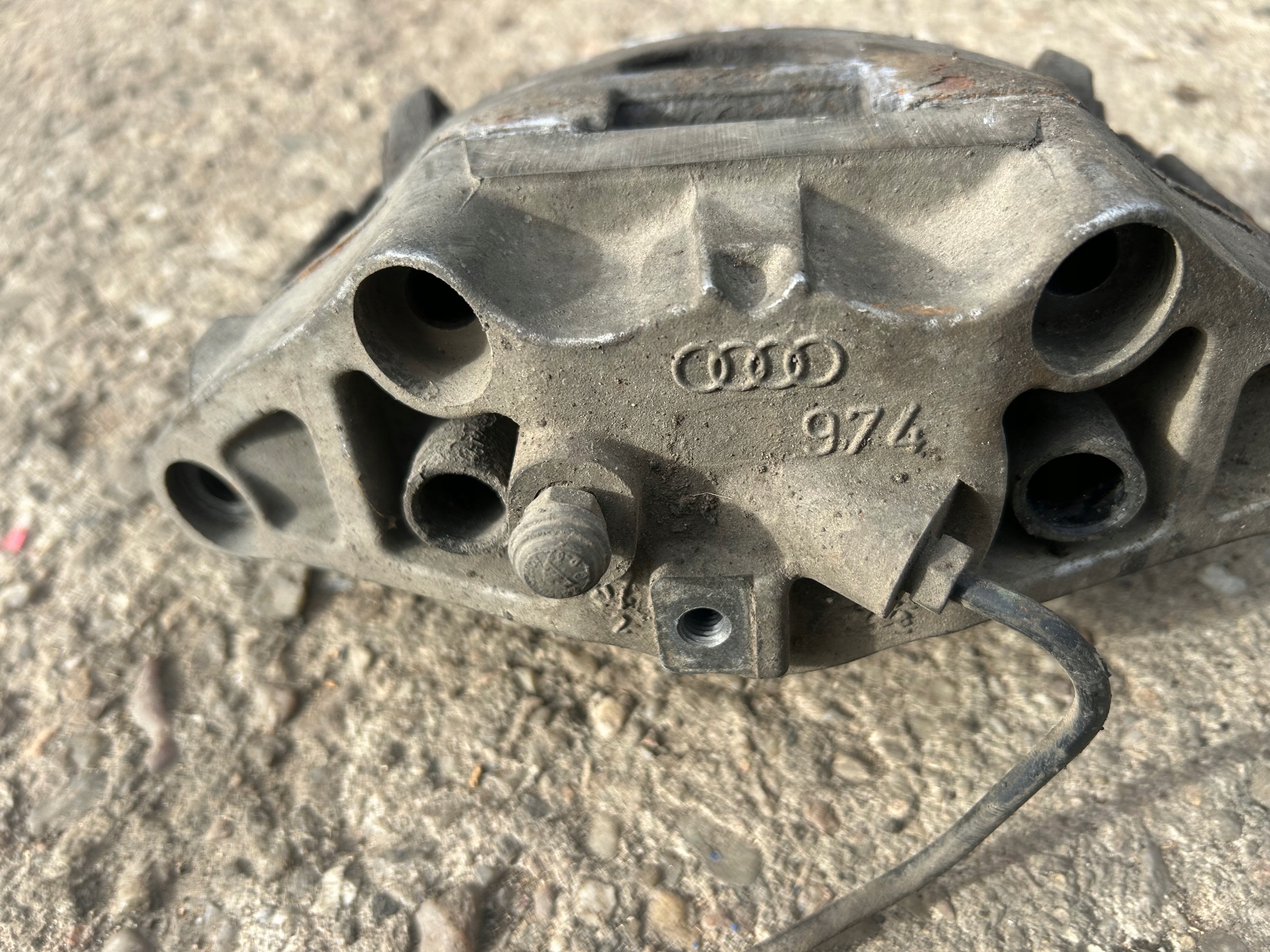 AUDI A4 B7 caliper brake right front 974