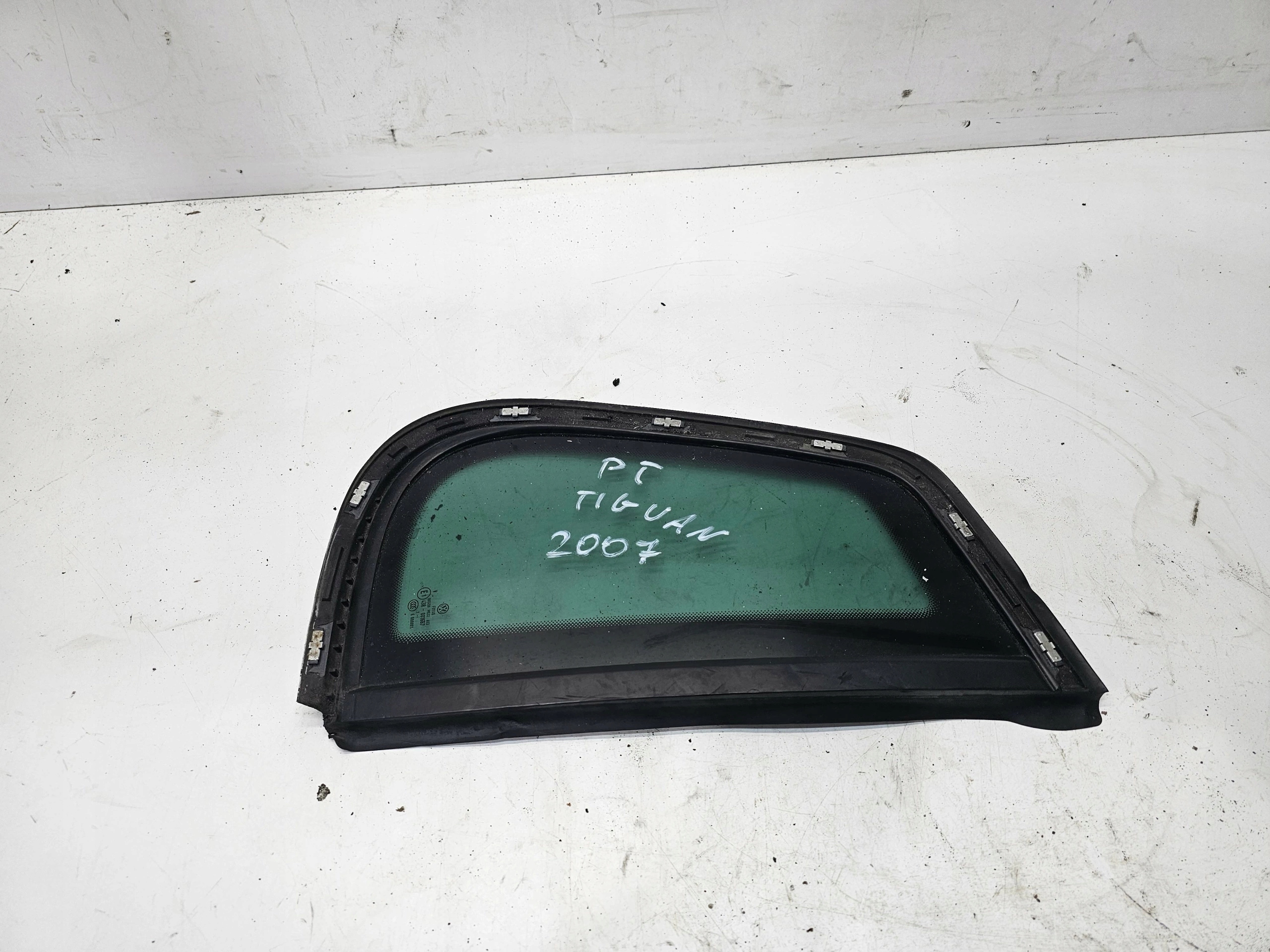 window bodywork right rear part VW TIGUAN 2007R below CHROM 5N0845042L