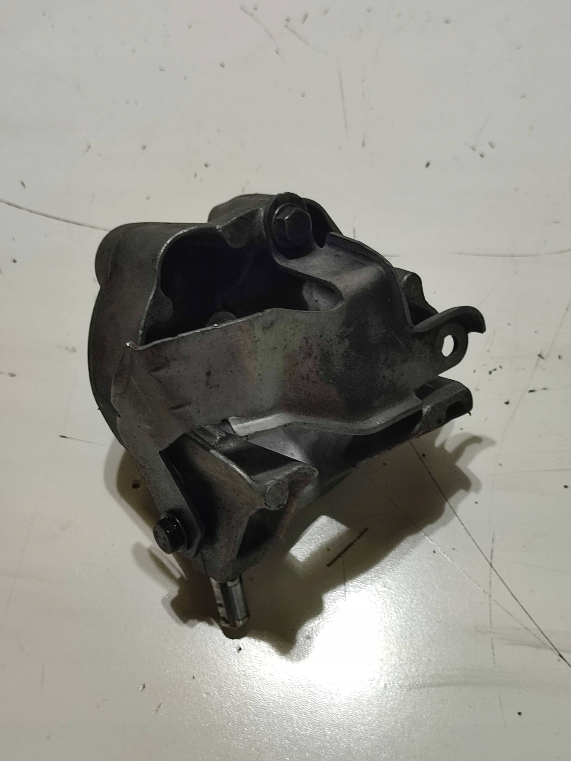 Peugeot 2008 II 2020 uchyt Support plaque pompy Carburant