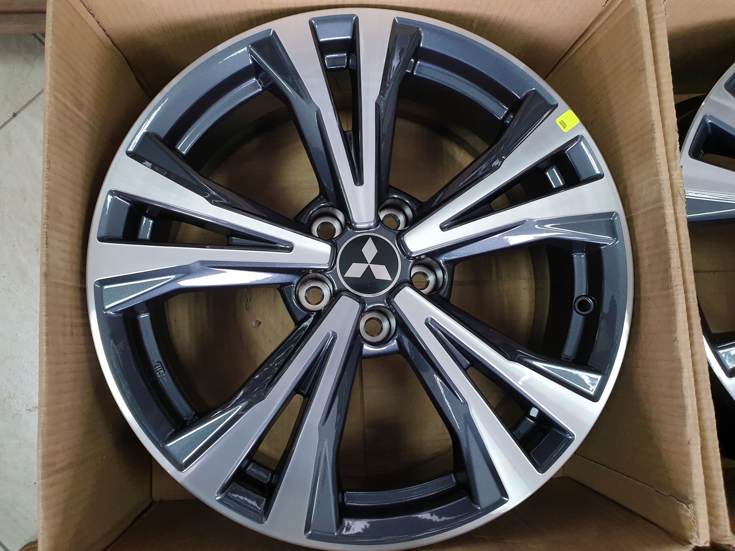 Felgi 18 CALI Mitsubishi Outlander ASX RVR Eclipse Rim diameter 18