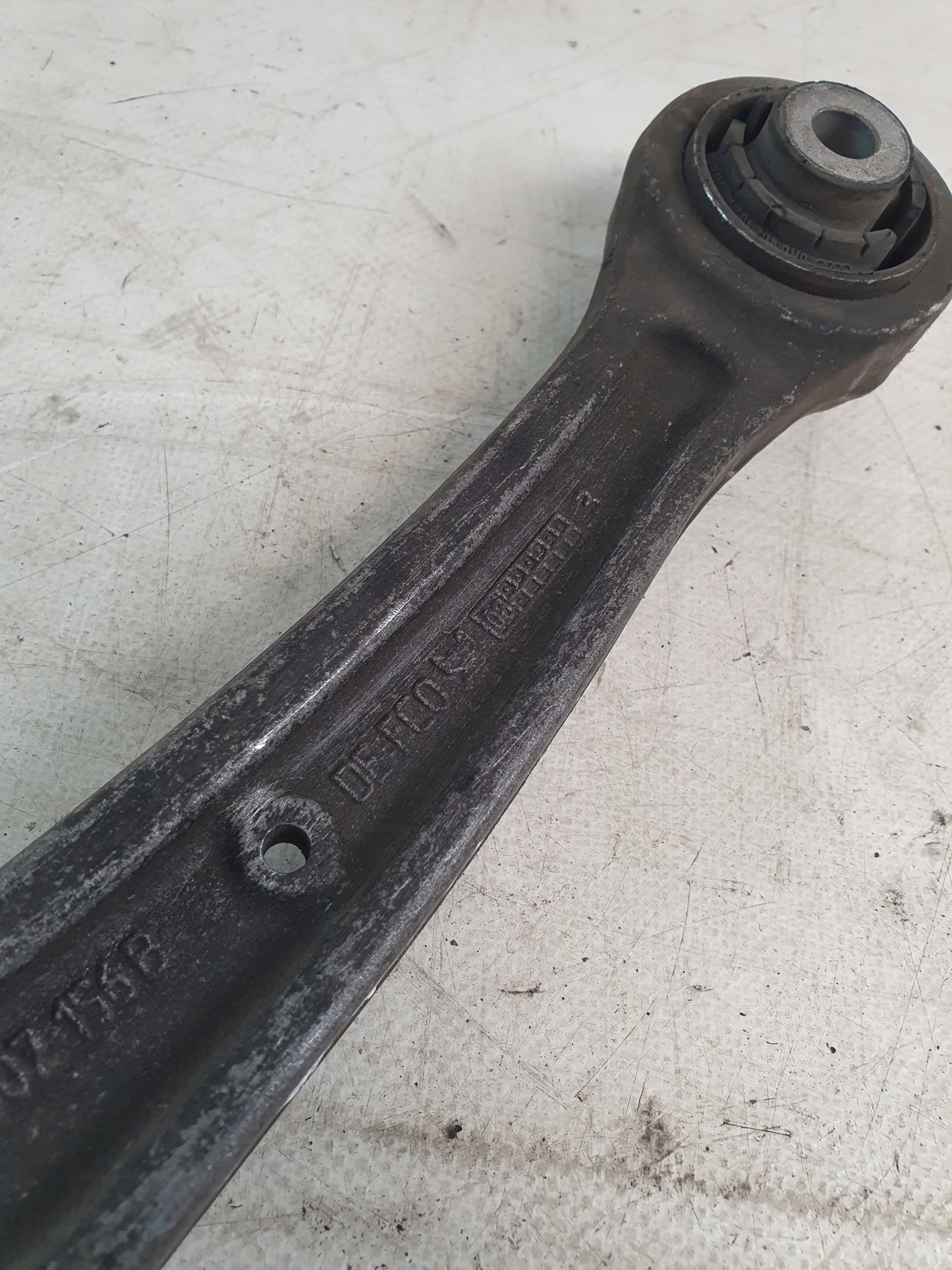 arm right front lower OE 8K0407156B AUDI A4 B8 2.0 TDI