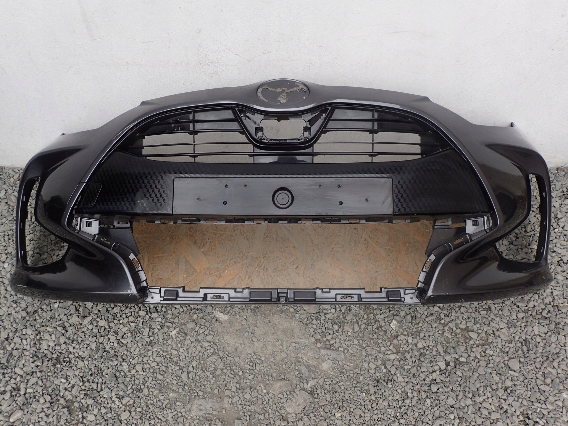 bumper front front TOYOTA YARIS 4 IV P21