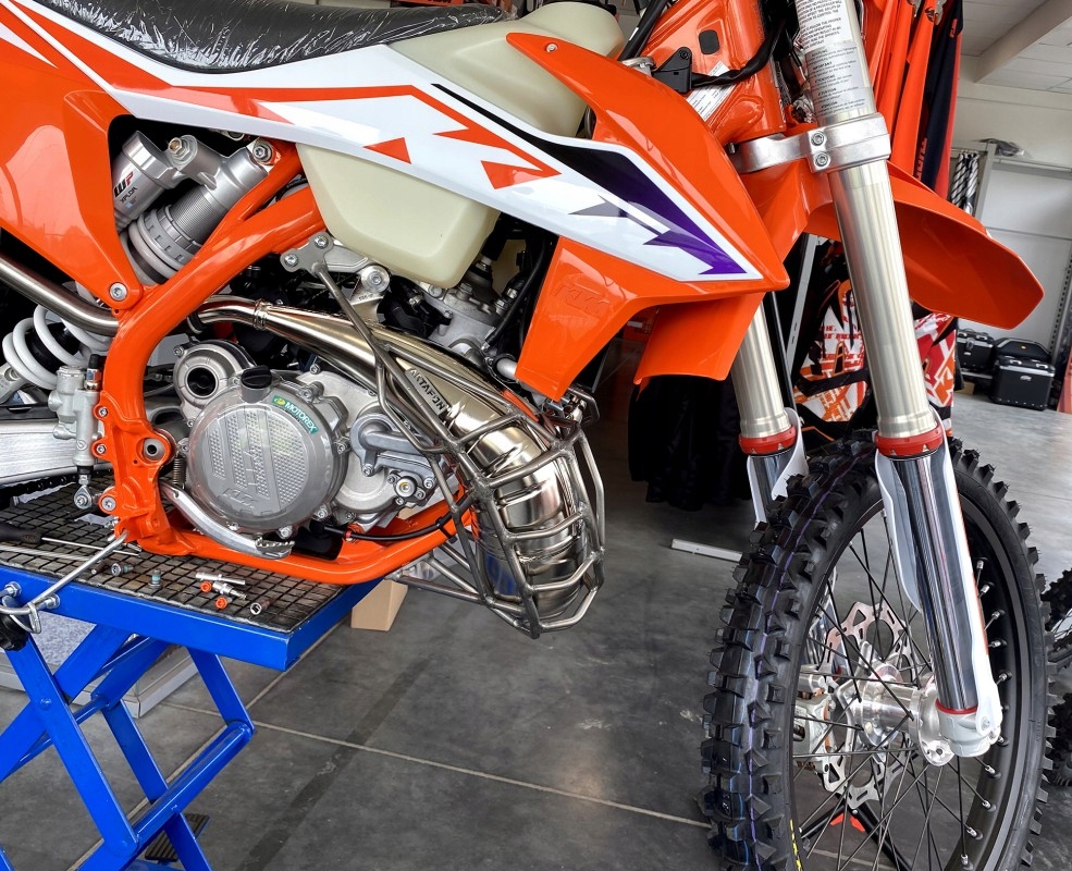 Pg11KTM - КРЫШКА ДИФФУЗОРА МОРДЫ HUSQVARNA 250/300 20-23