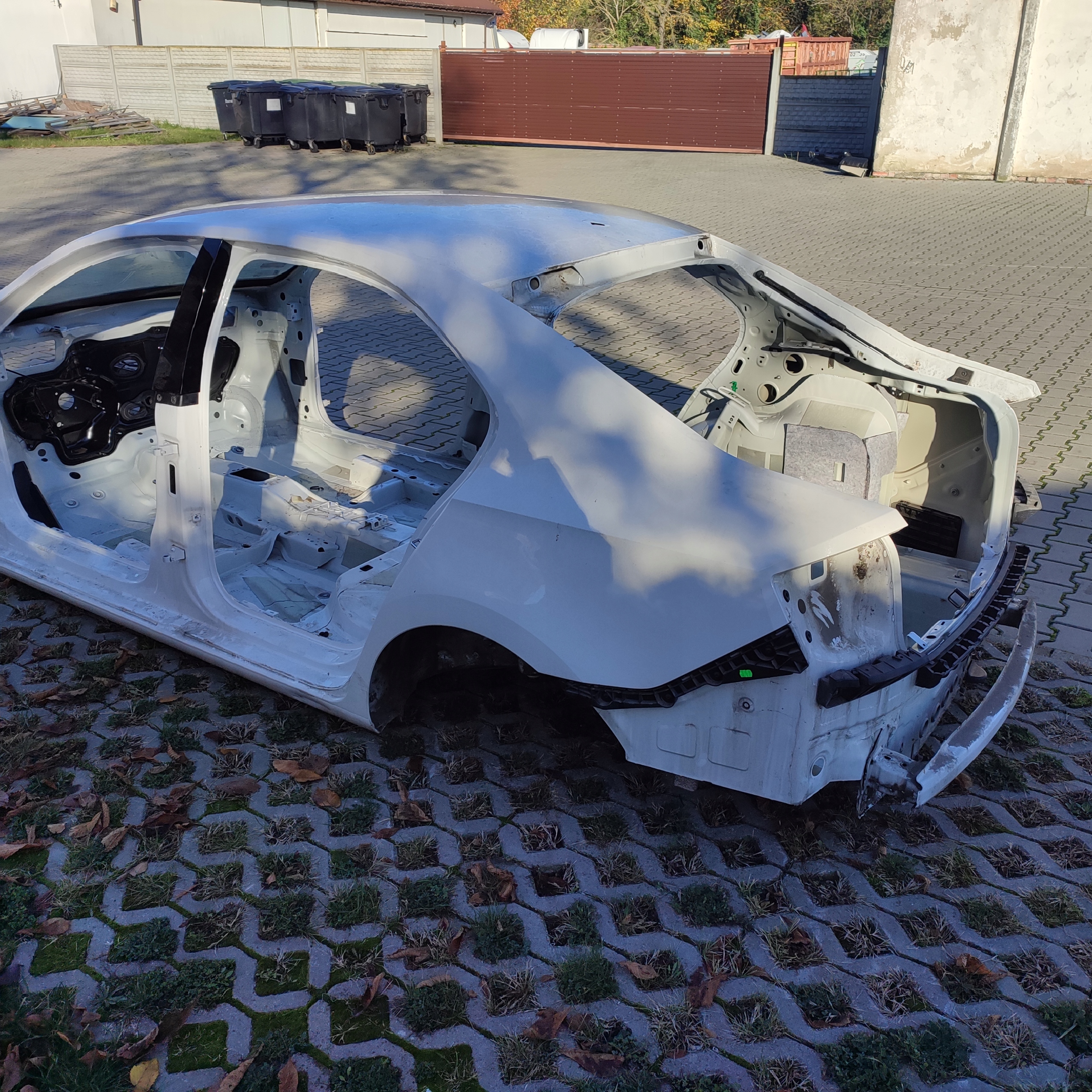 SKODA RAPID LIFTBACK DUPA DACH ĆWIARTKI TYŁ LF9E Numer katalogowy części SKODA RAPID LIFTBACK DUPA DACH ĆWIARTKI TYŁ