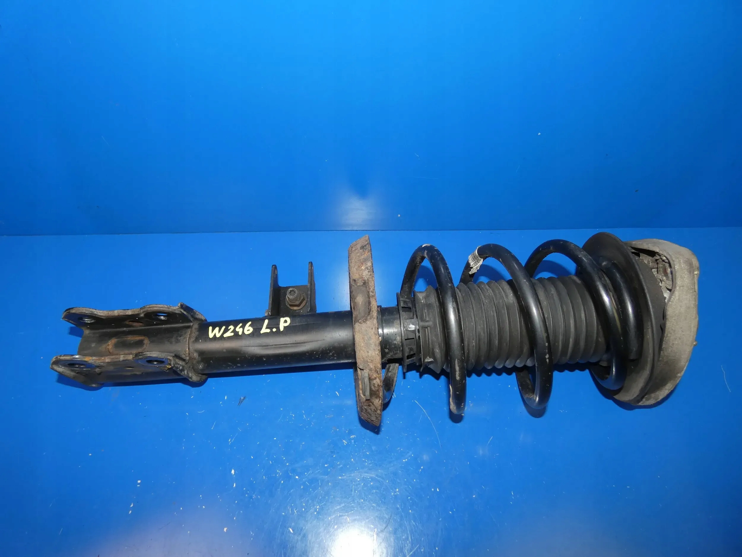 MERCEDES B KLASA W246 AMORTYZATOR LEWY PRZÓD PRZEDNI