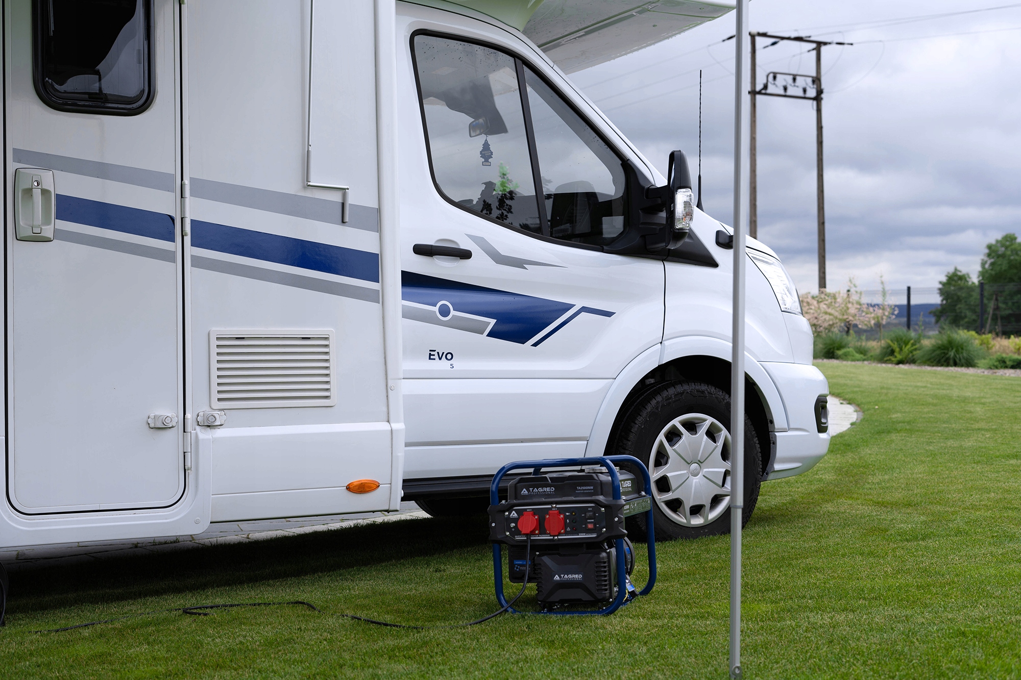 Agregat prądotwórczy przenośny jednofazowy Tagred 2500 W benzyna Kod producenta TA2500INW
