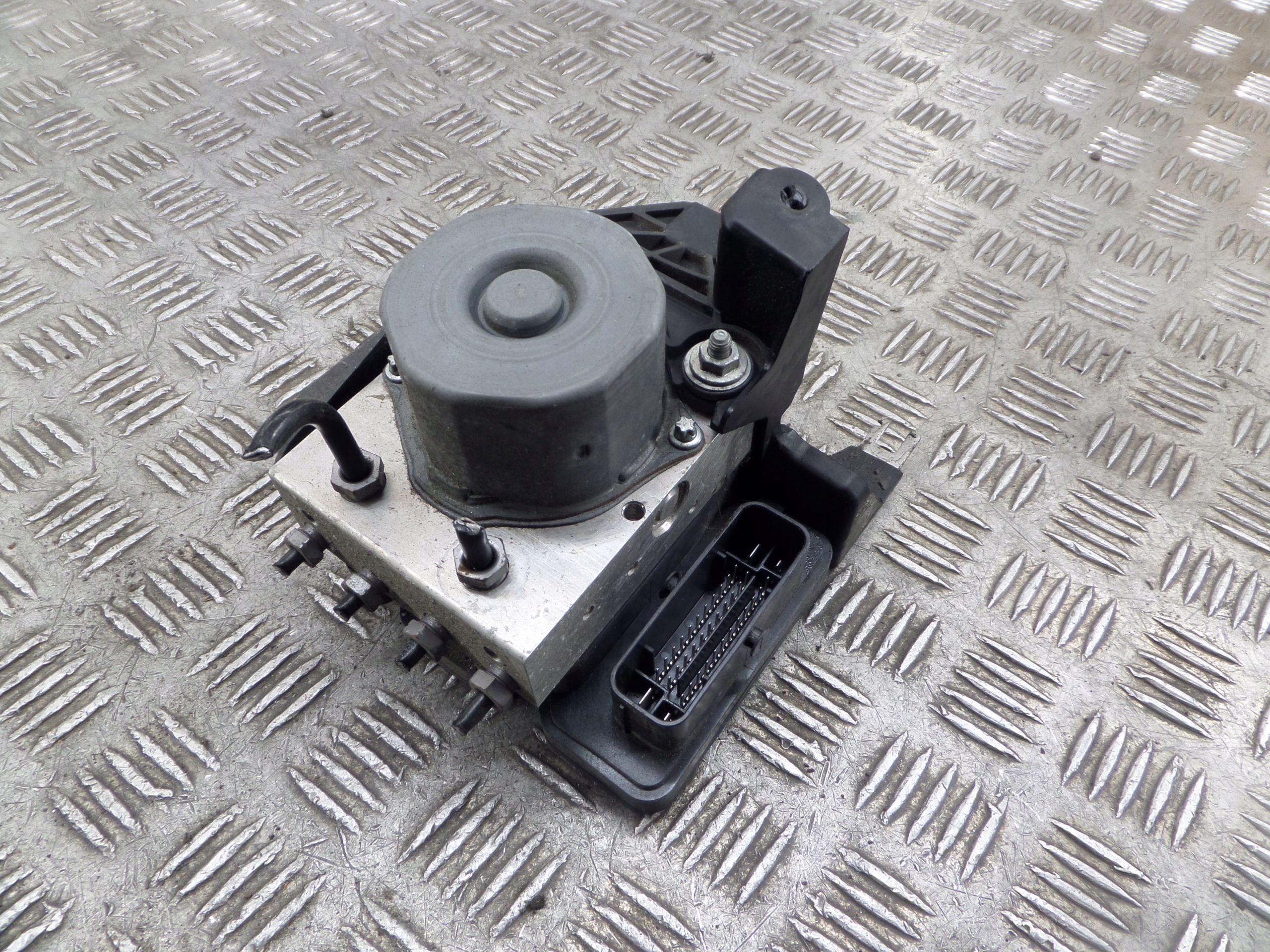 pump ABS MERCEDES-BENZ A-KLASA W176 A0094315212