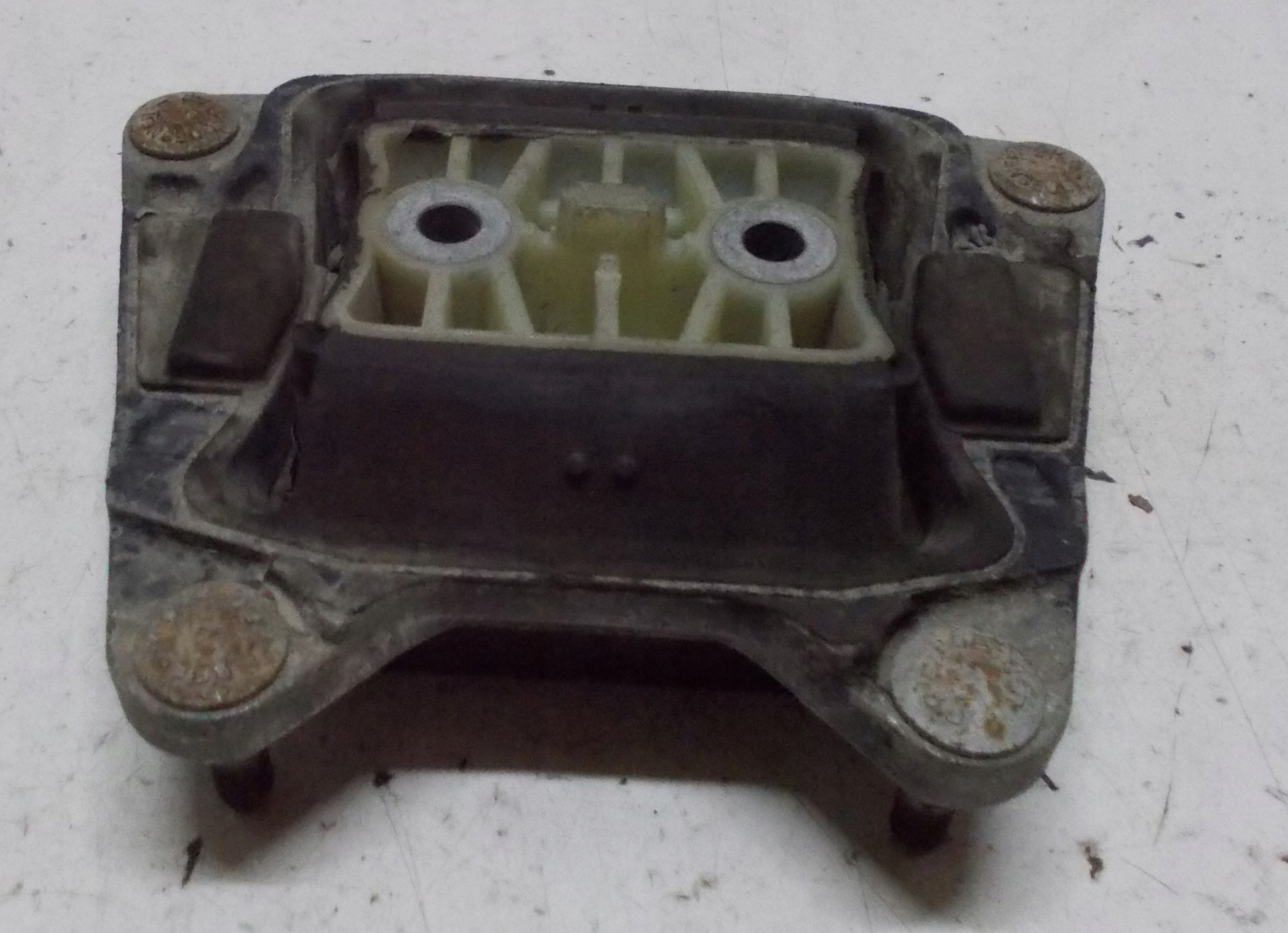 AUDI A6 C6 2.0 TFSI 08R holder gearbox mount