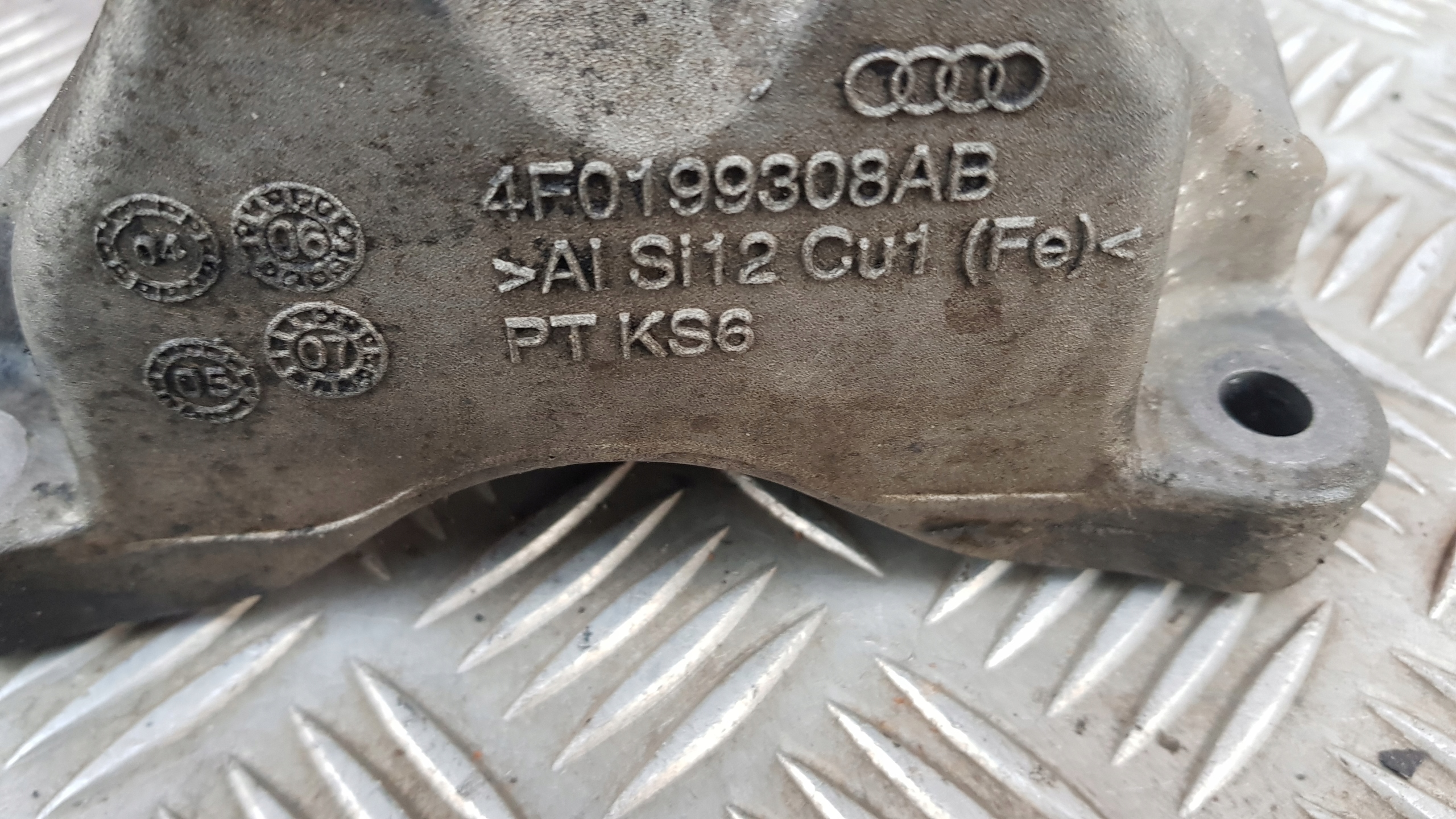 AUDI A6 C6 3.0 TDI holder engine mount 4F0199308AB