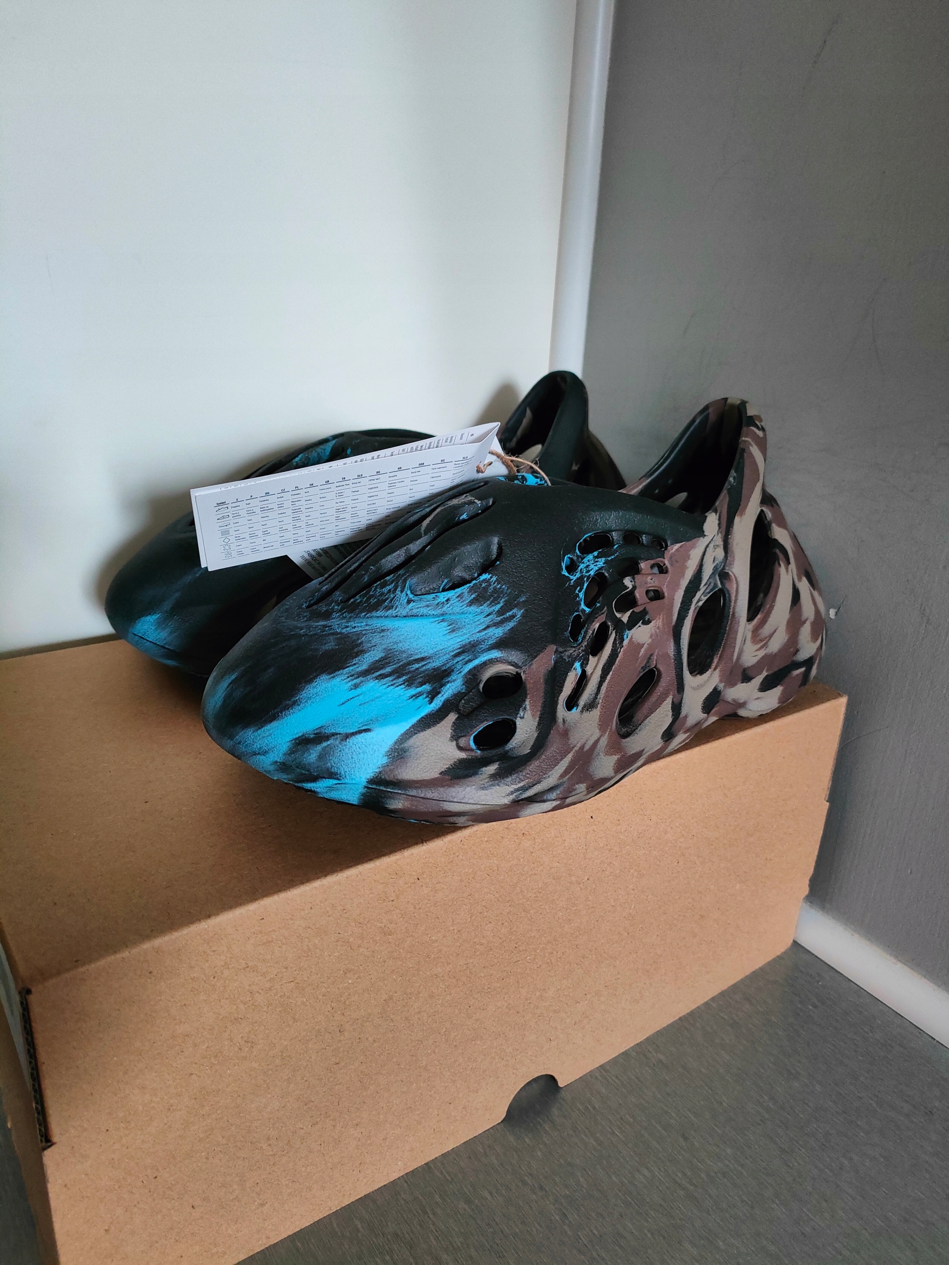 Adidas Yeezy Foam Runner MX Cinder Velikost 39 (ID4126)