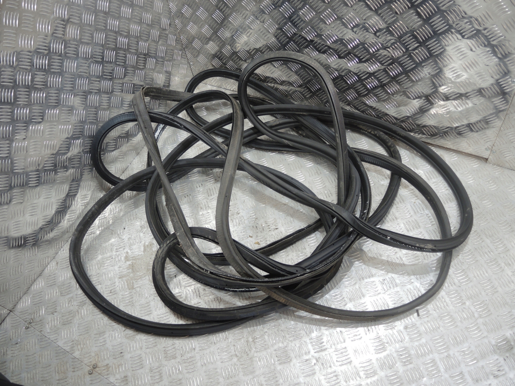 VW CRAFTER MAN TGE USZCZELKA DRZWI TYŁ