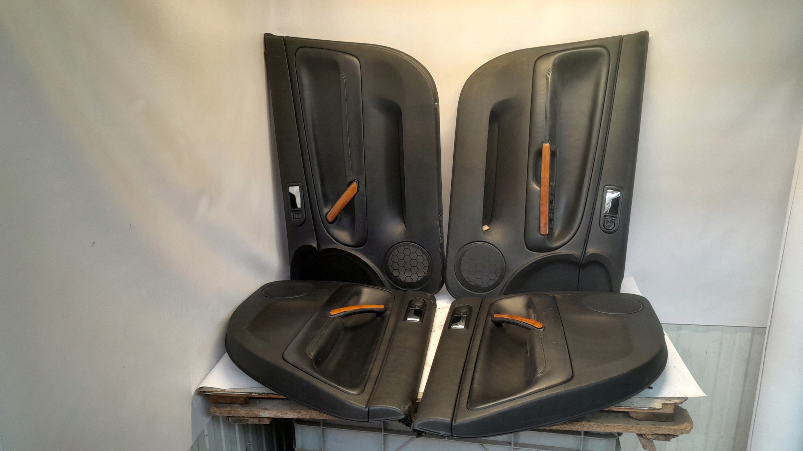 VW PASSAT B5 KOMBI BOCZKI BOCZEK DRZWI TAPICERKA KOMPLET SKÓRA