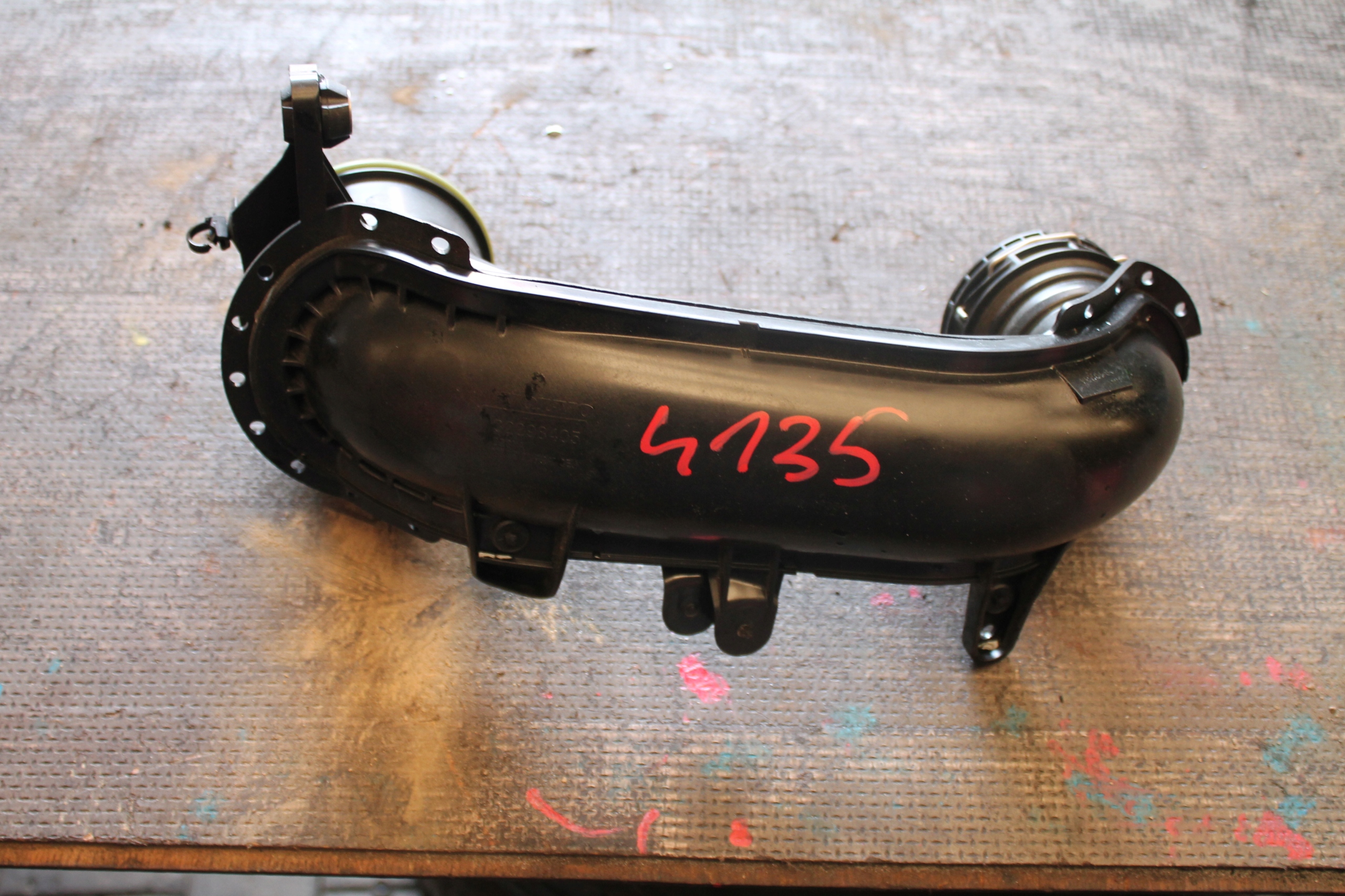 4135. pipe hose air VOLVO 32298405