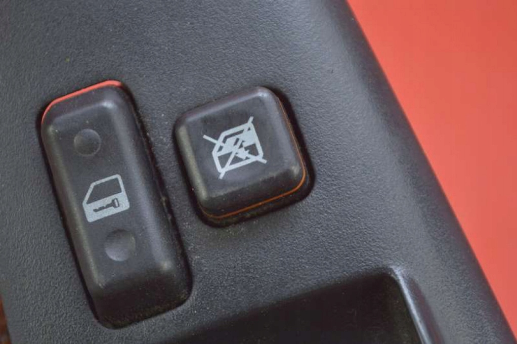 control panel of the window EU 84820-02111 TOYOTA COROLLA E12 5D HB 00-08