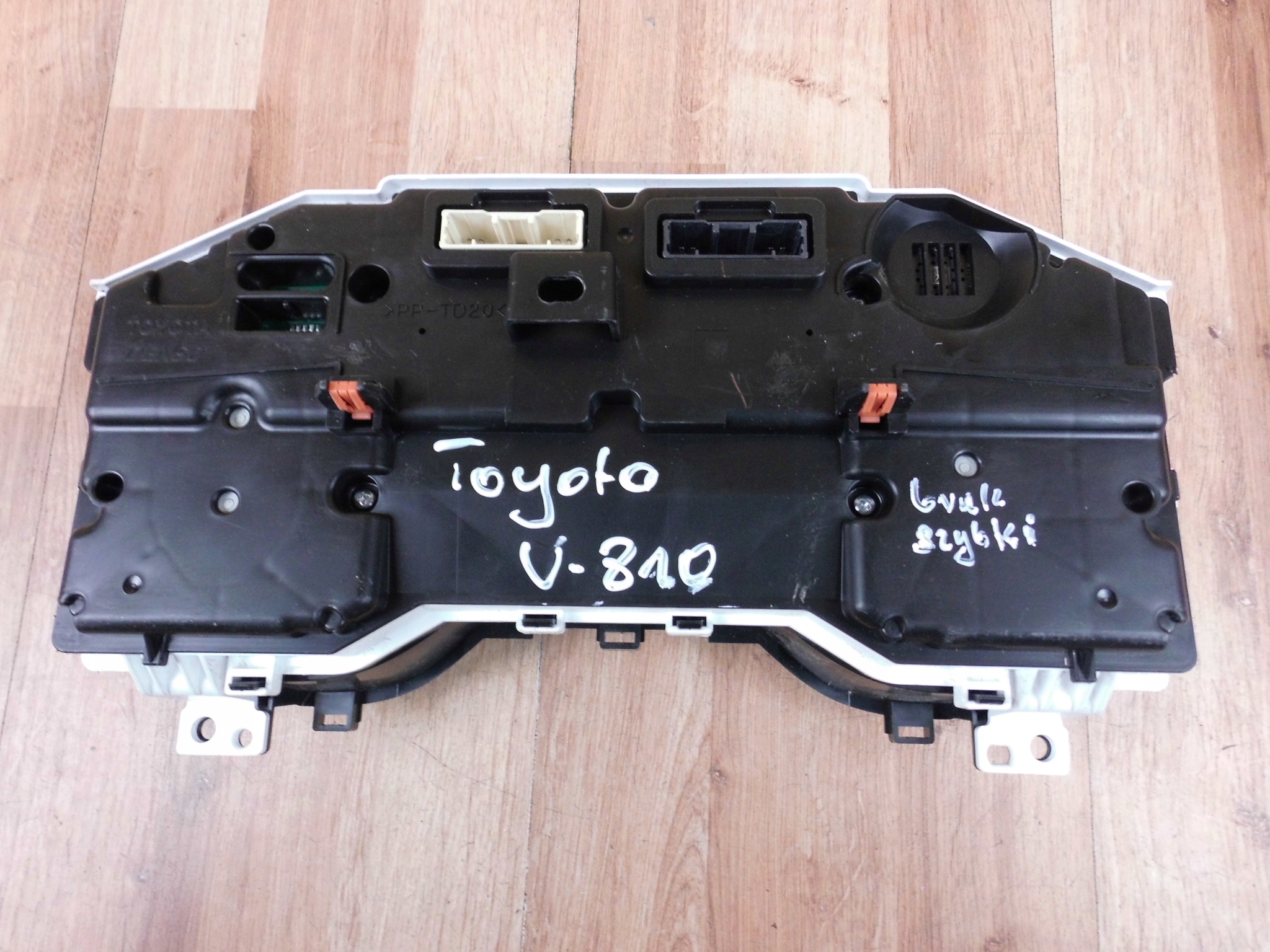 Toyota RAV4 V 2018+ 2.5 HYBRID dials EUROPA