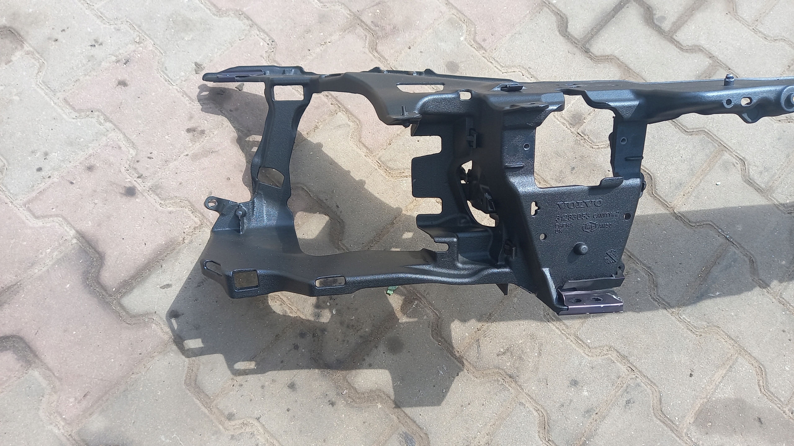 PAS PRZEDNI VOLVO S60 V60 10-13R USZKODZONY Typ samochodu Samochody osobowe
