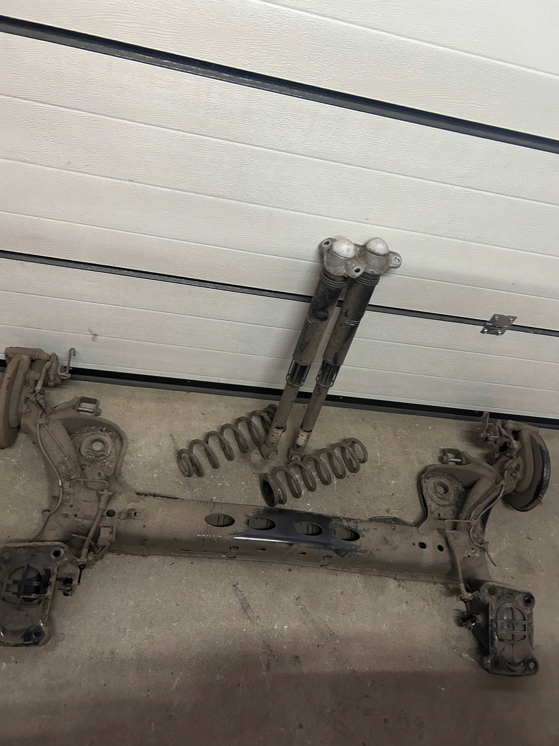 SEAT ARONA T-CROSS 18-22R BELKA OŚ TYŁ 2Q0501053CB