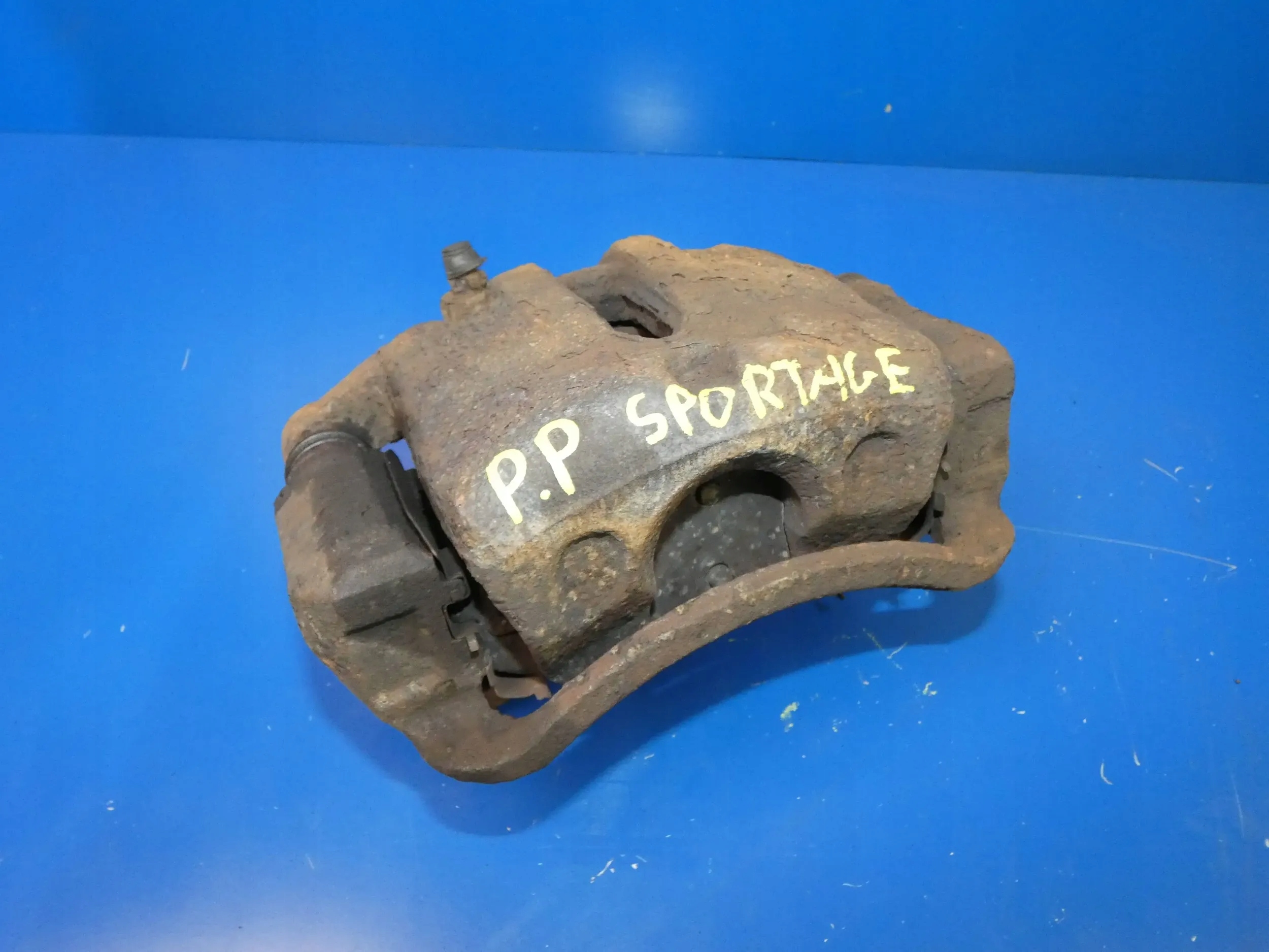 KIA SPORTAGE III caliper brake right front front