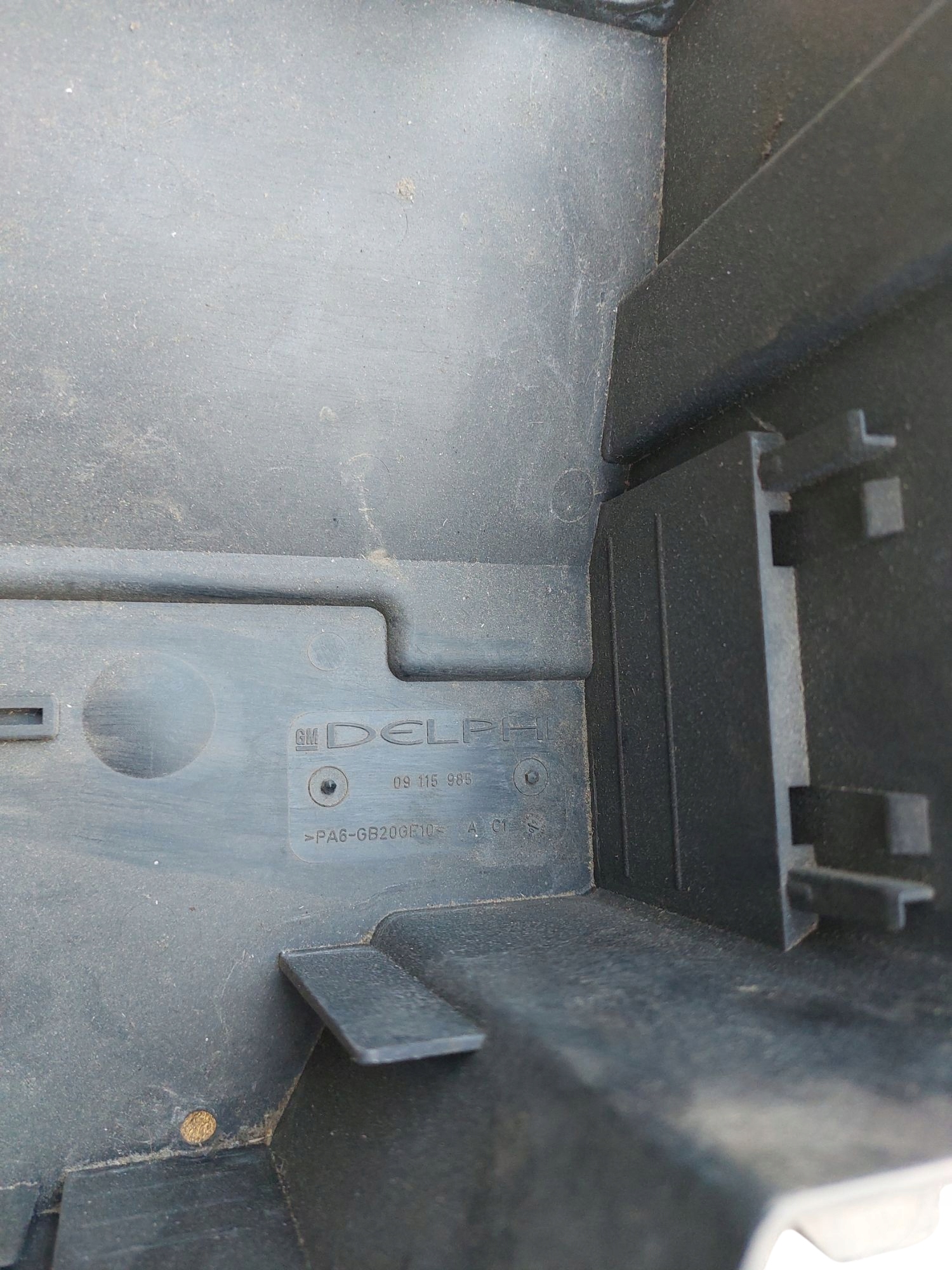 obal obalu pojistek OPEL CORSA C 09115985