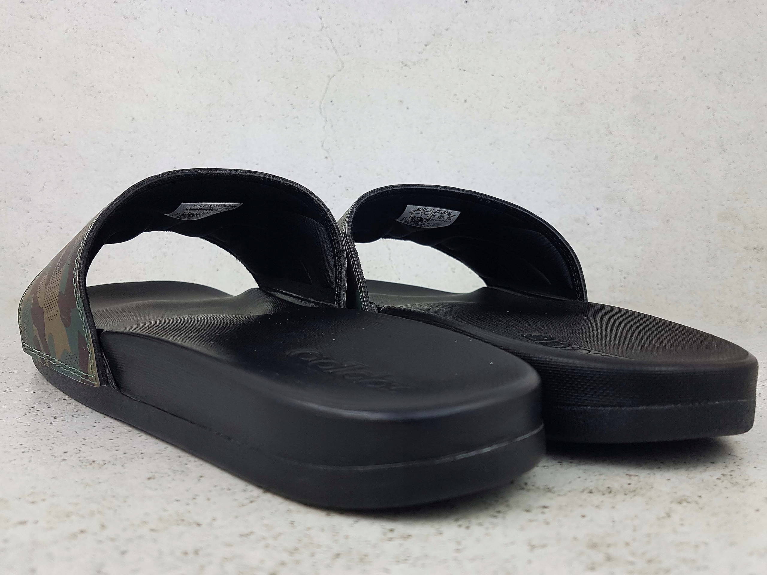 ADIDAS ADILETTE SHOWER GW9647 KLAPKI PLAŻA BASEN Wzór dominujący logo