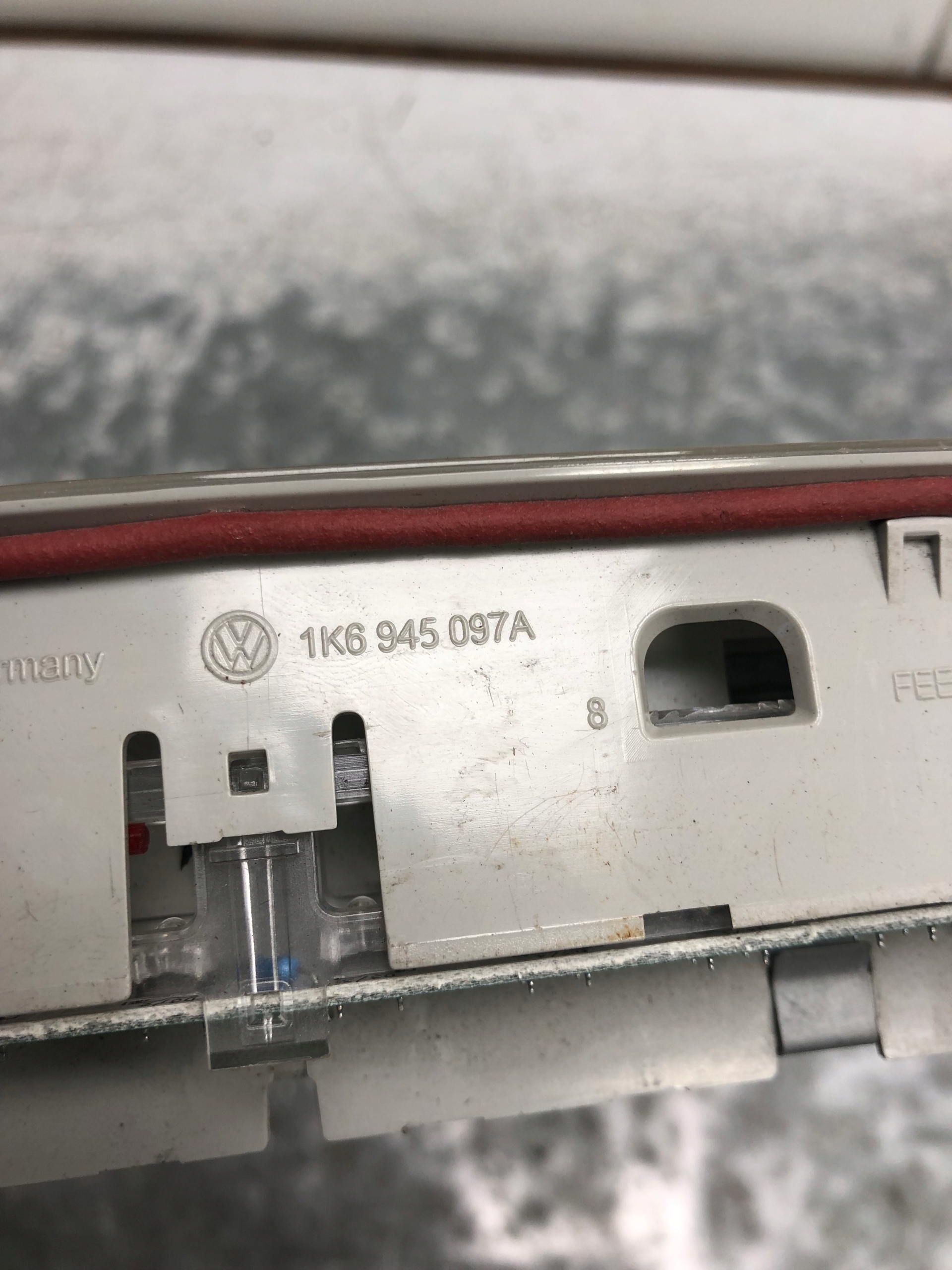 TRZECIE light STOP VW GOLF VI 1K6945097A