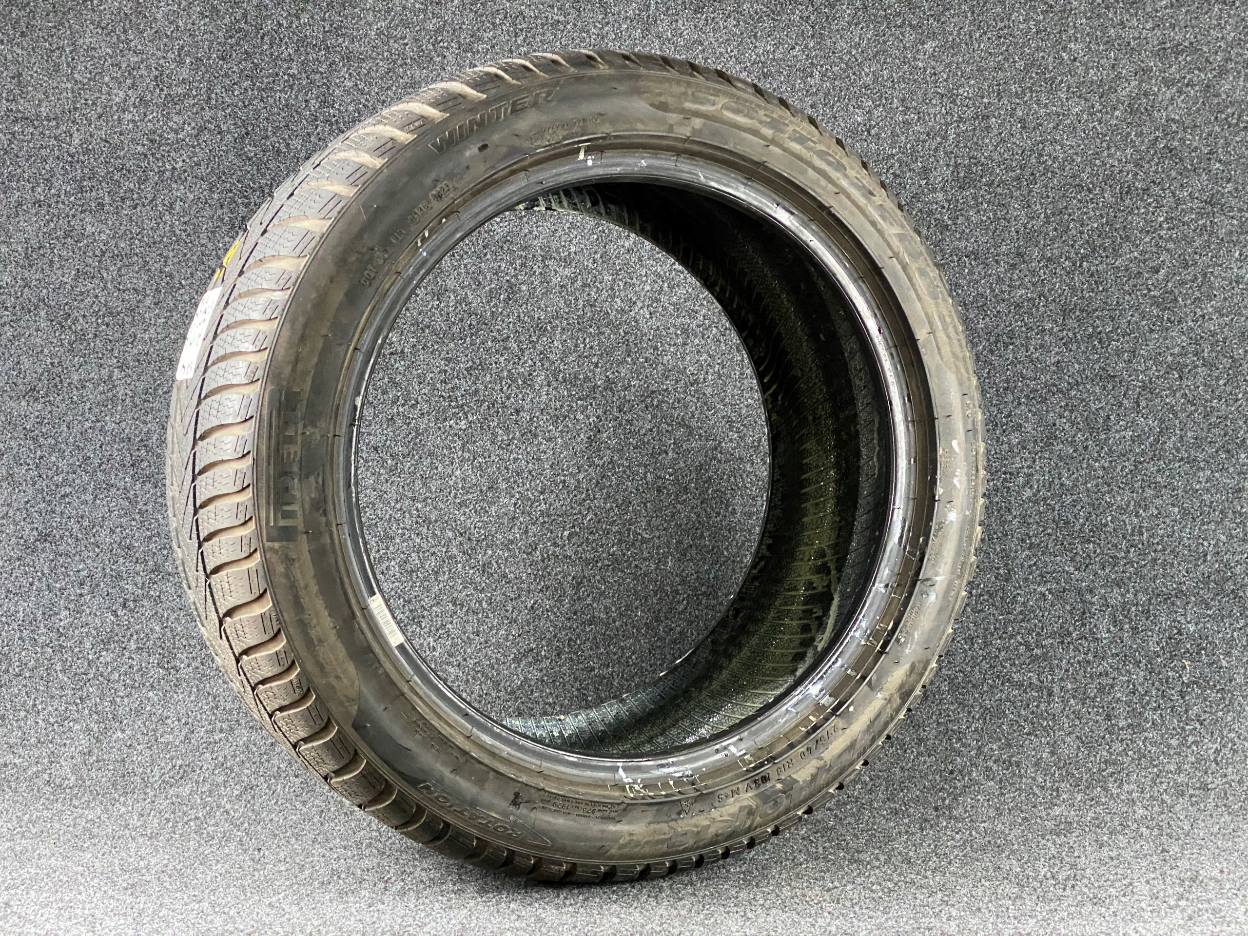 PIRELLI SOTTOZERO 3 WINTER 275/40R18 8mm 2021 Rok produkcji 2021