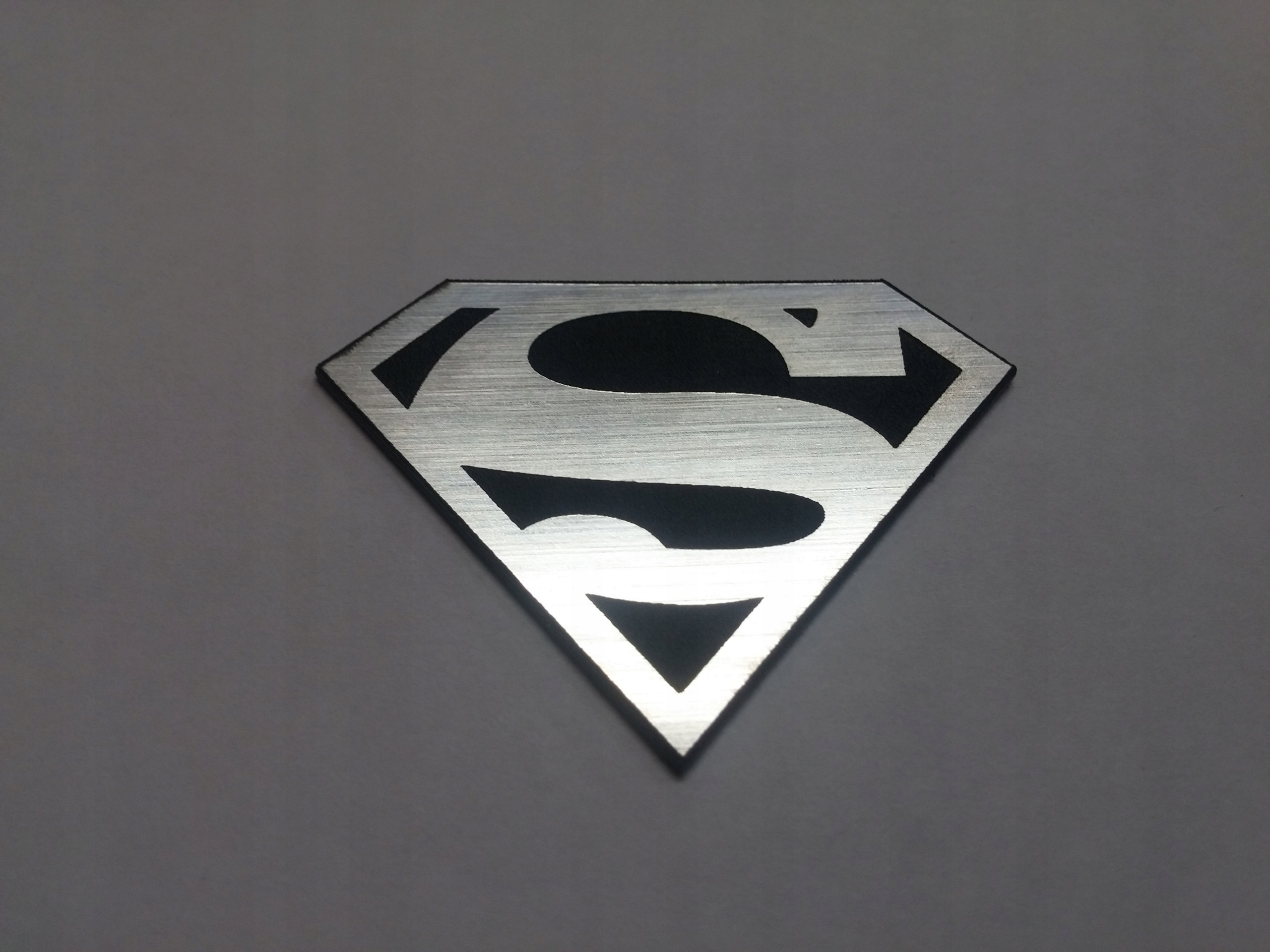 

Superman naklejka emblemat 44 x 33 mm * Srebrna