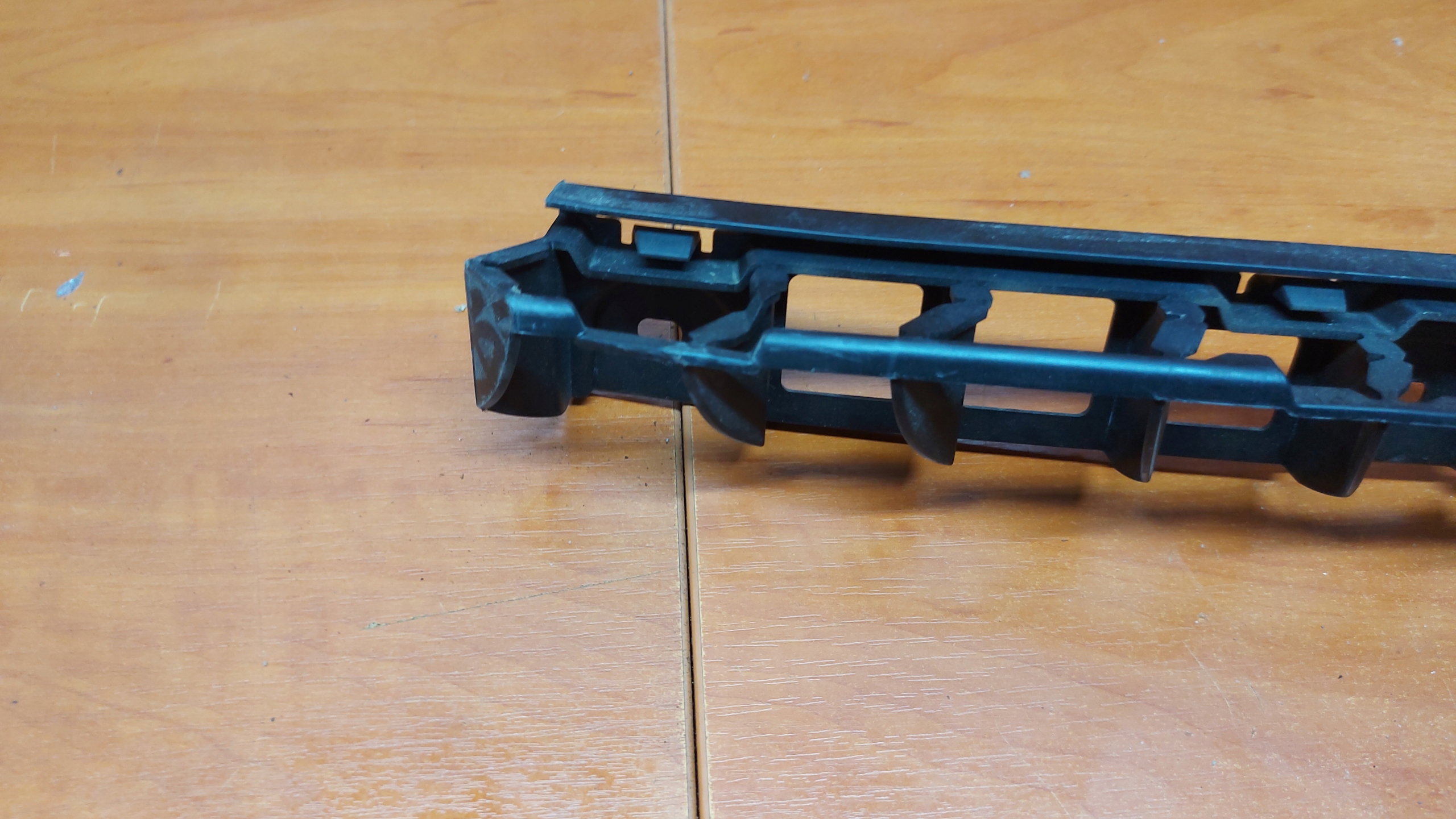 bumper bracket central rear part rear SKODA RAPID SEAT TOLEDO