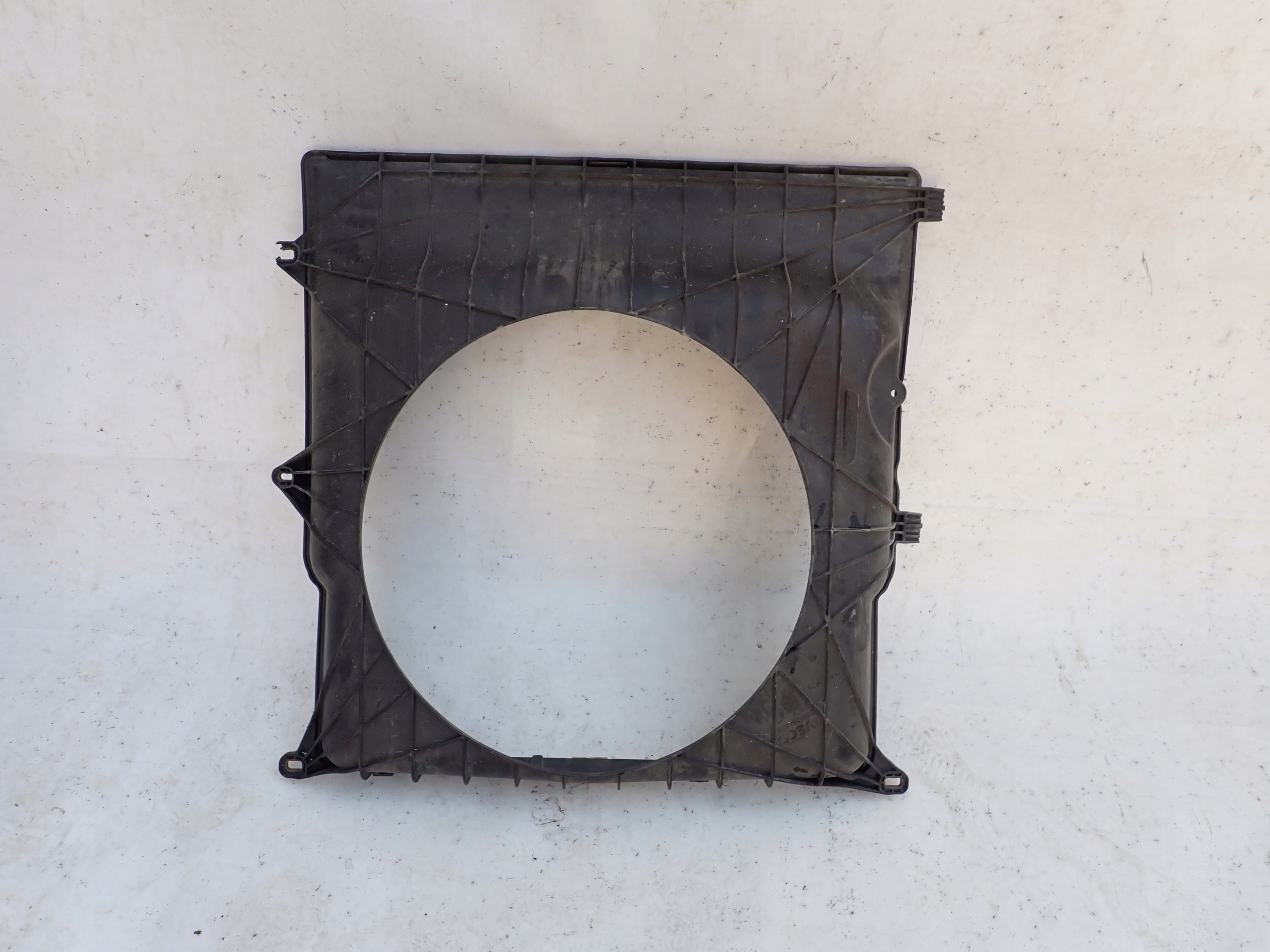 IVECO DAILY 2012- OSŁONA WENTYLATORA