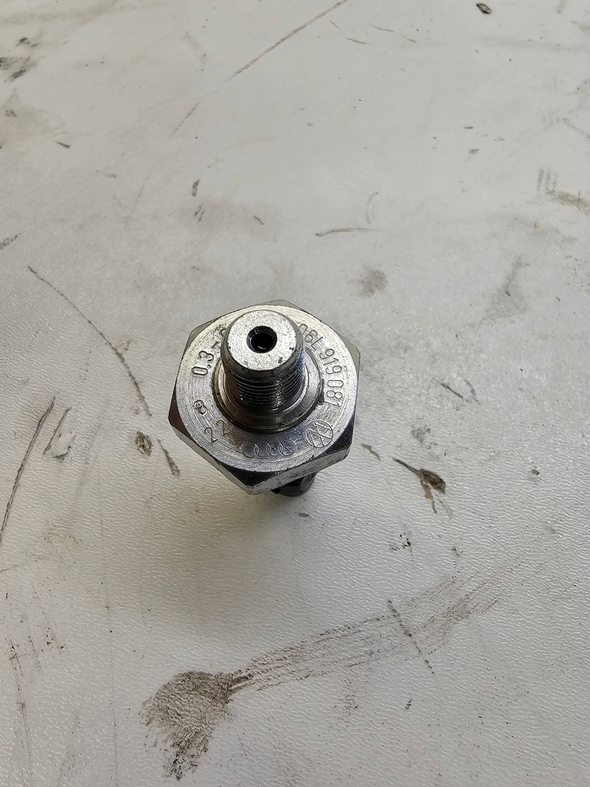 SENSORE PRESSIONE OLIO A3 S3 GOLF GTI 06L919081