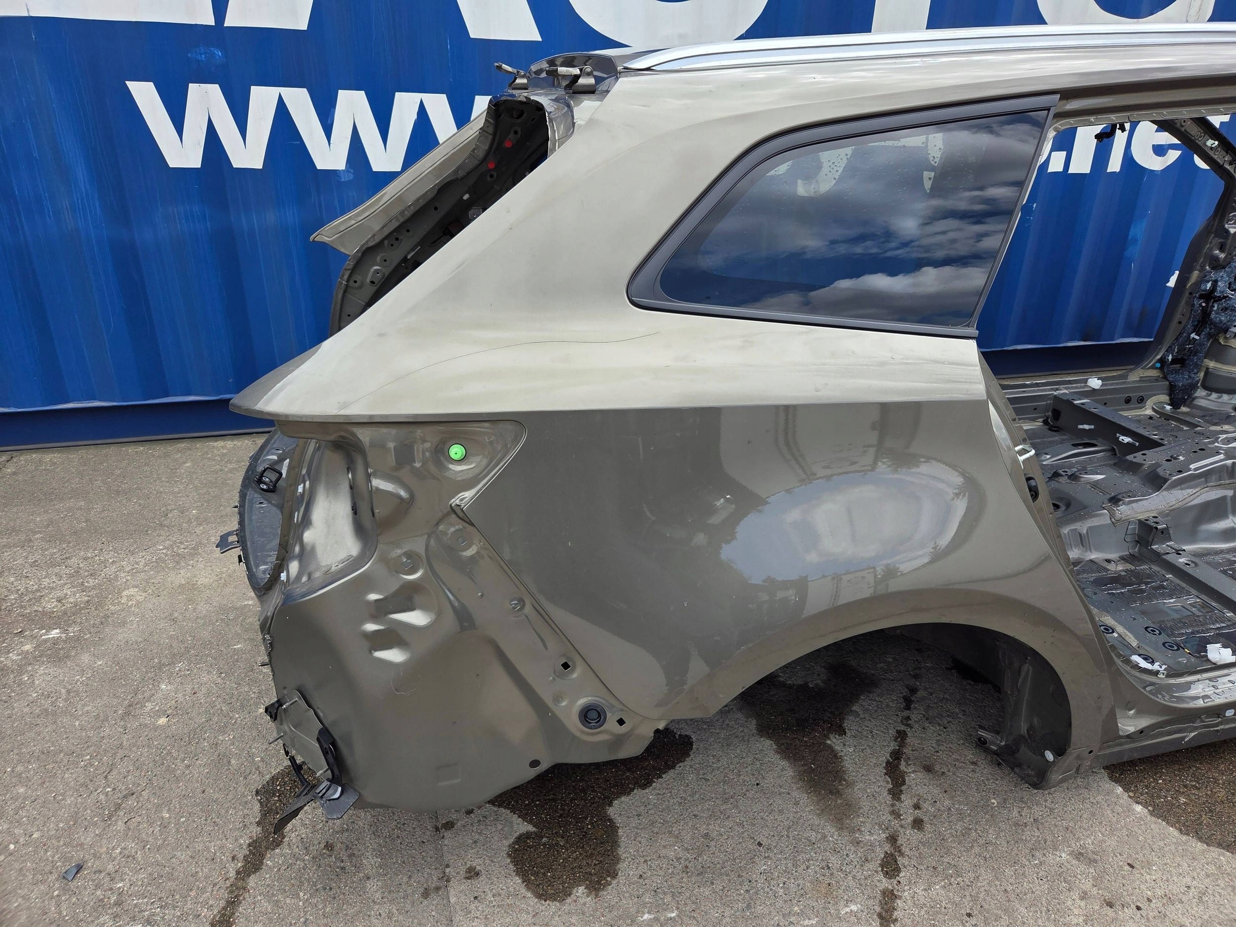 Toyota Corolla E21 Kombi quarter rear right
