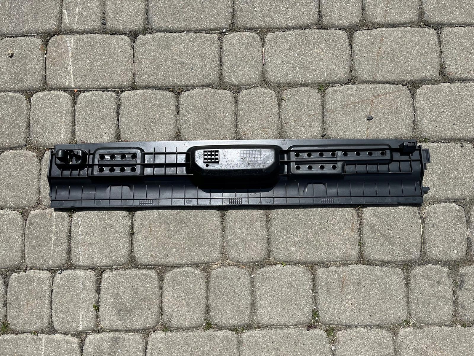 PLASTIK PASA TYLNY BAGAŻNIKA JEEP WRANGLER JL 18- Producent części Mopar