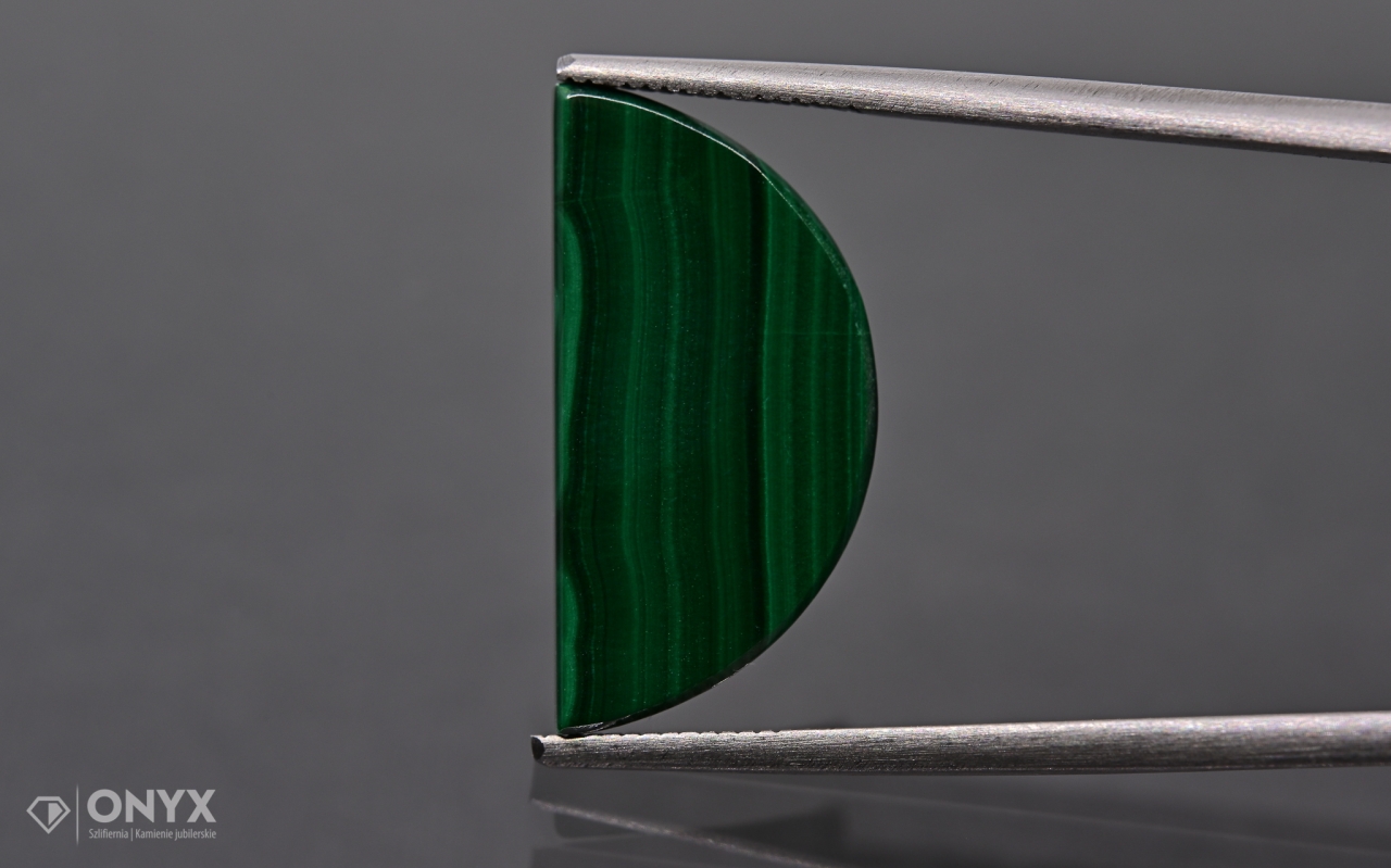 Malachit mělký půlkruh 20,5x10 mm