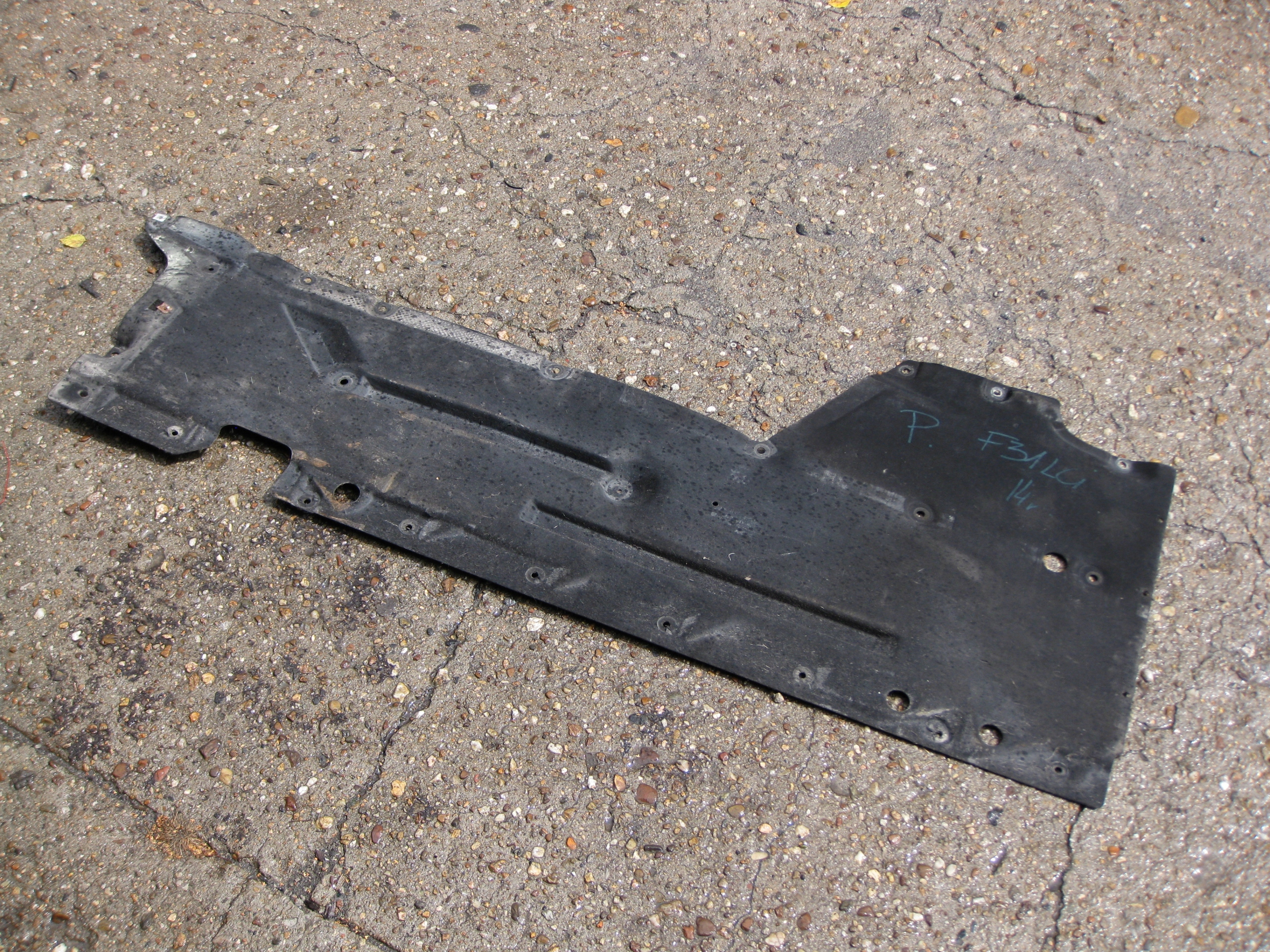 BMW F31 2.0D 14R cover chassis right 7241834