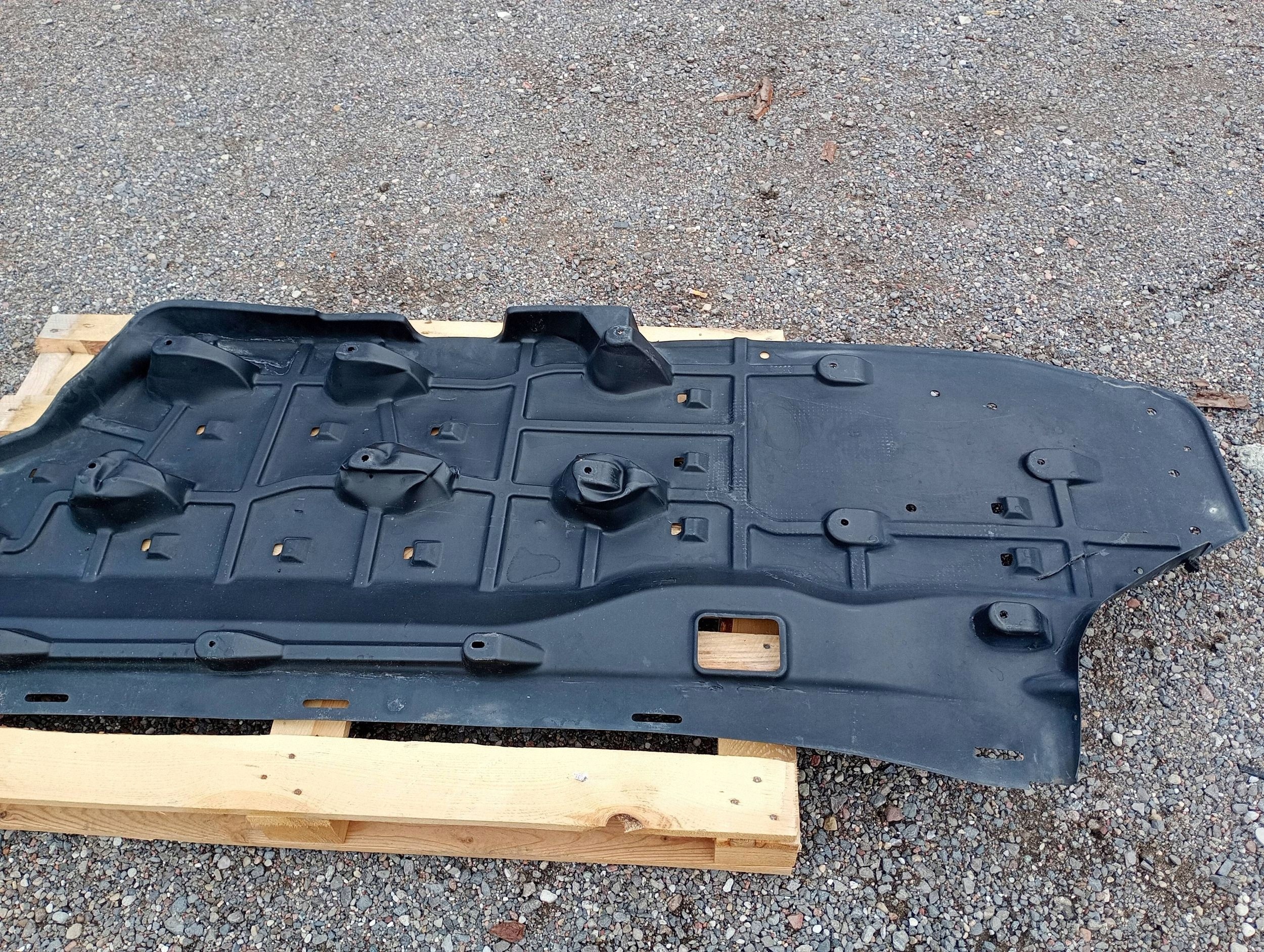 cover chassis cover lower left Maserati Levante 2017