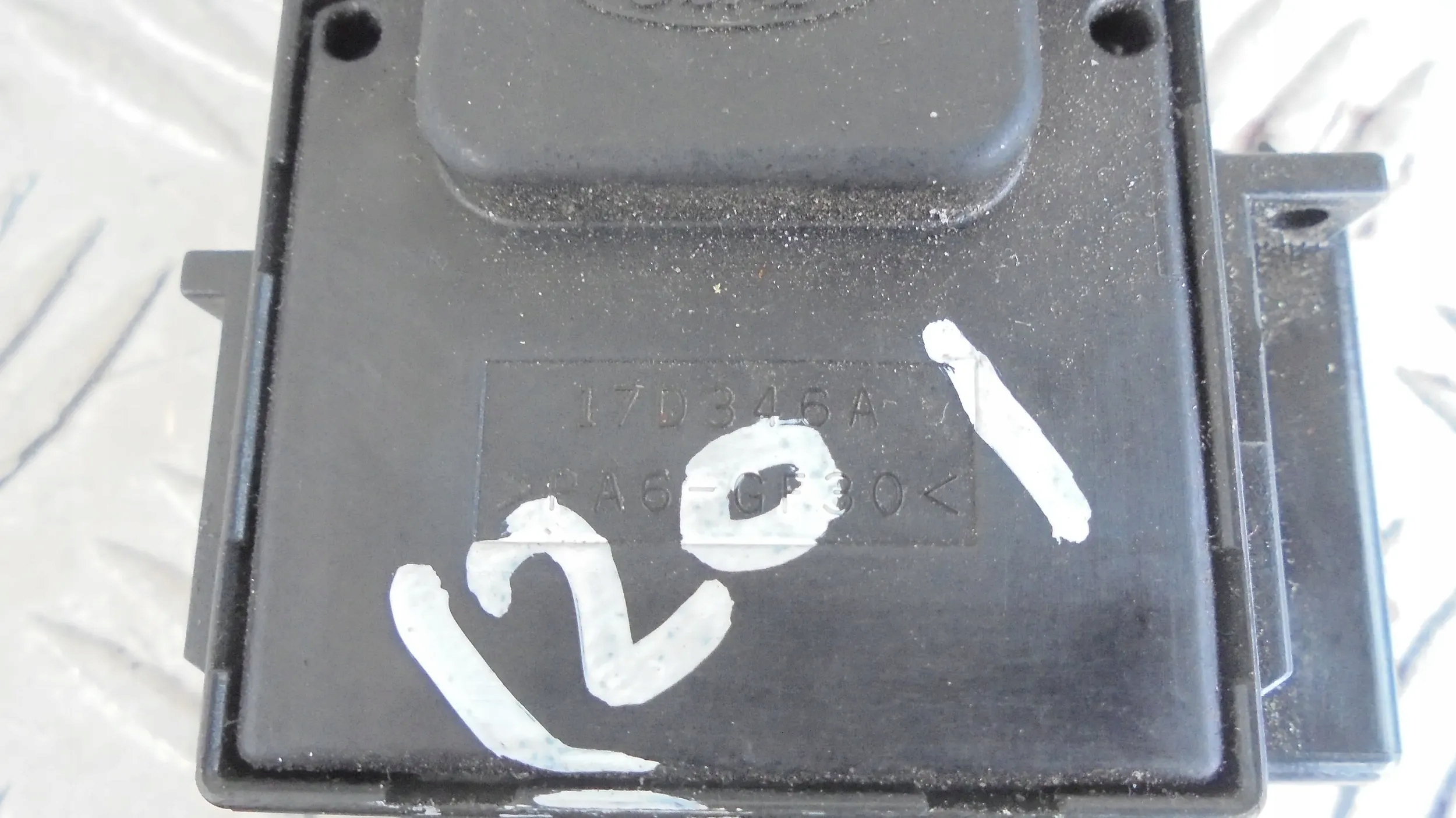 Bouton Indicateurs de direction FORD FOCUS 17D346 A