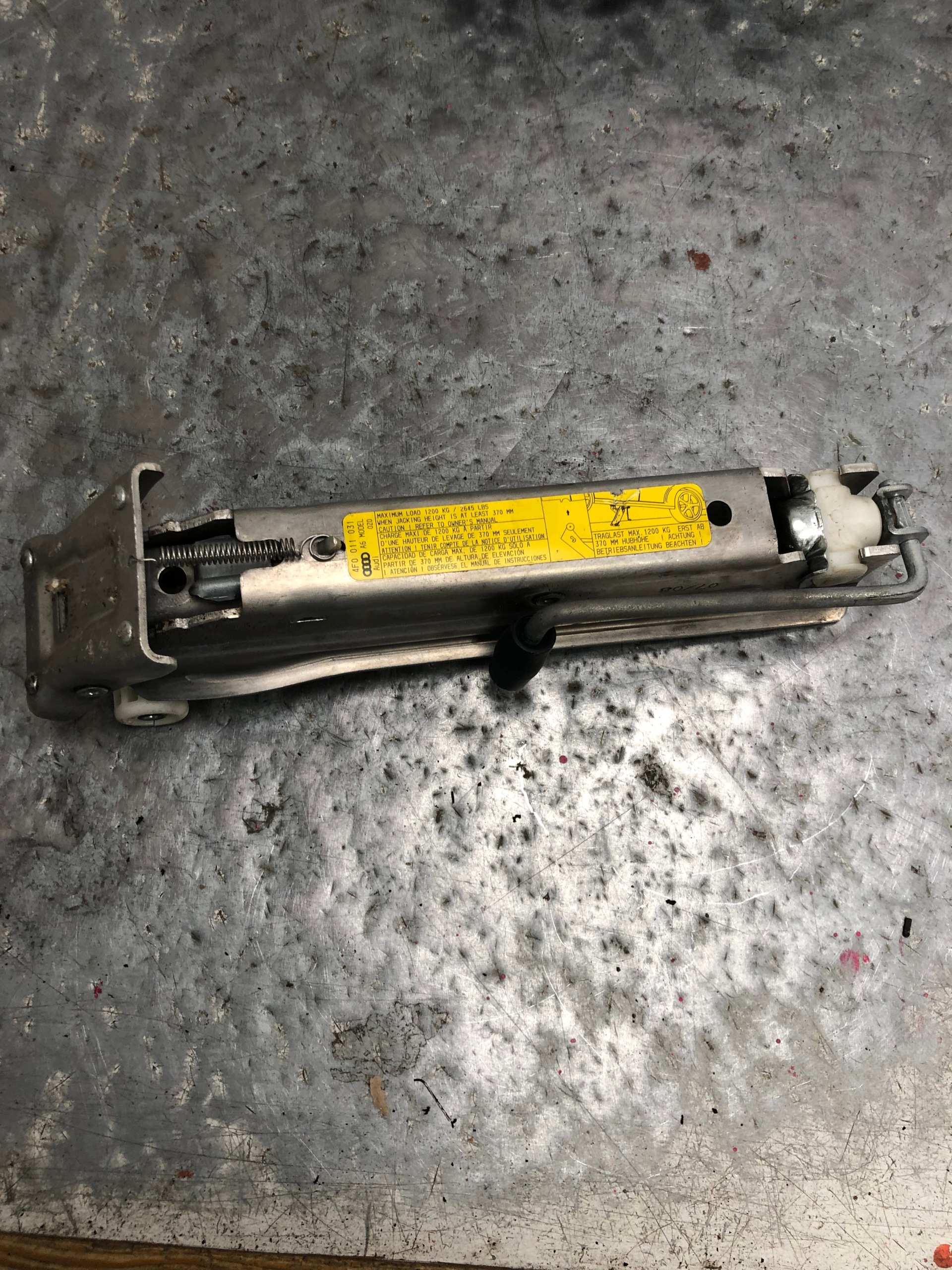 gear lever lift AUDI A6 C6 4F0011031