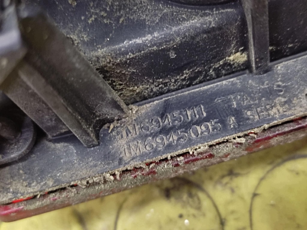 SEAT LEON and light left rear part 1M6945111