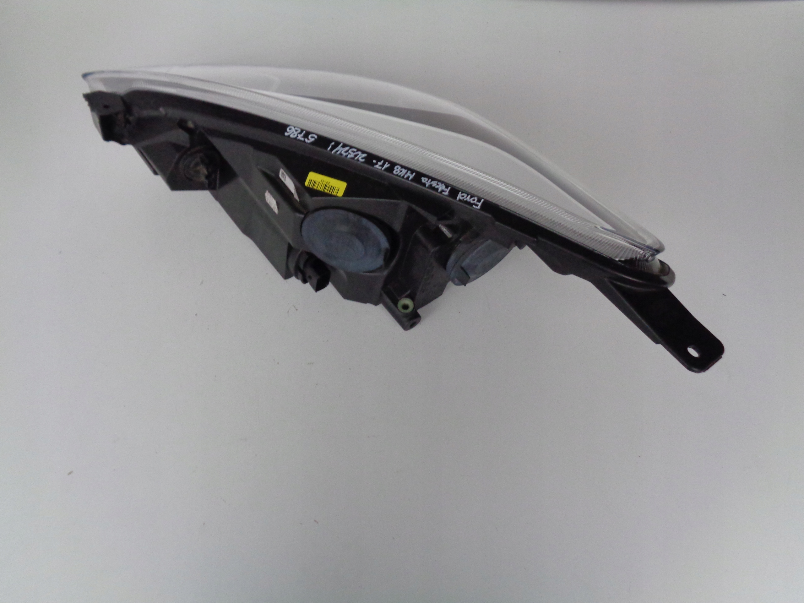 light right REFLEKTOR FORD FIESTA MK8 17