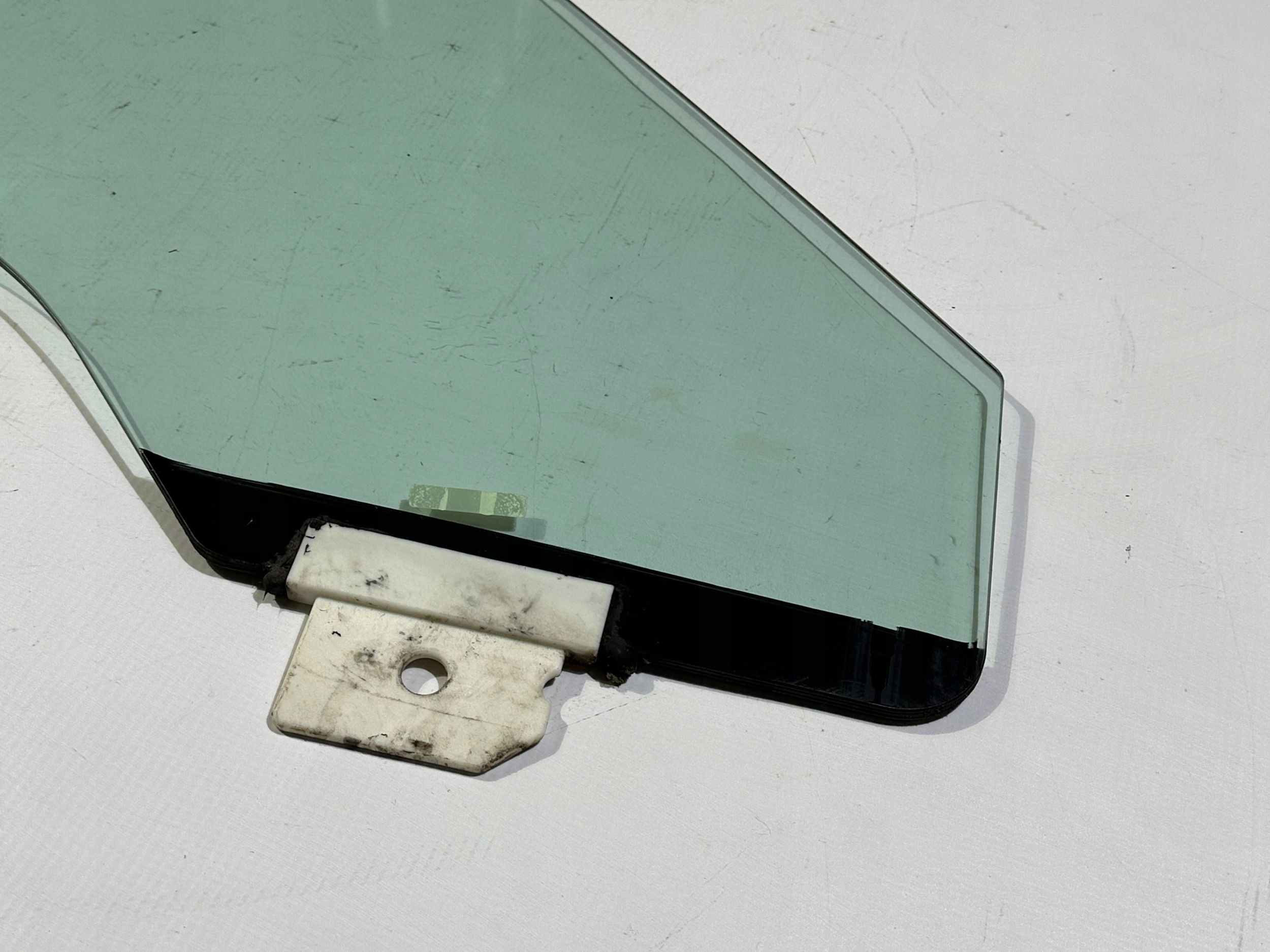 window door front front right of the passenger Lincoln Continental 2017+