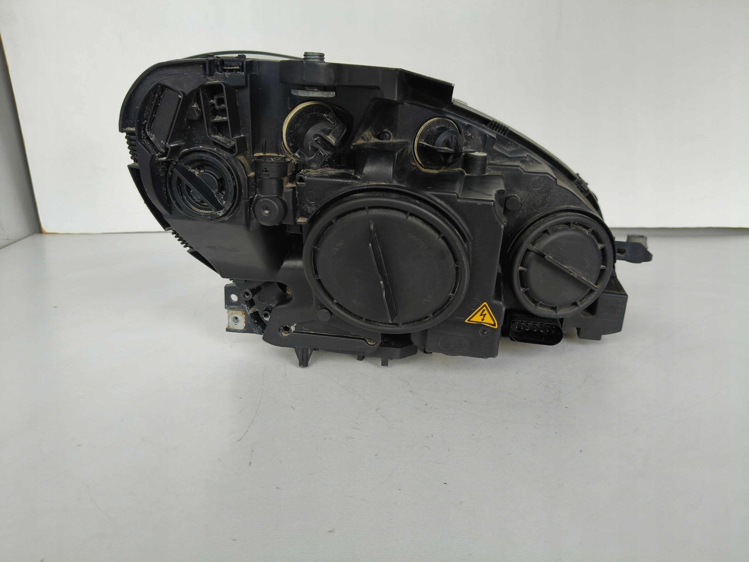 light left REFLEKTOR MERCEDES C-KLASA W204 07-10 XENON